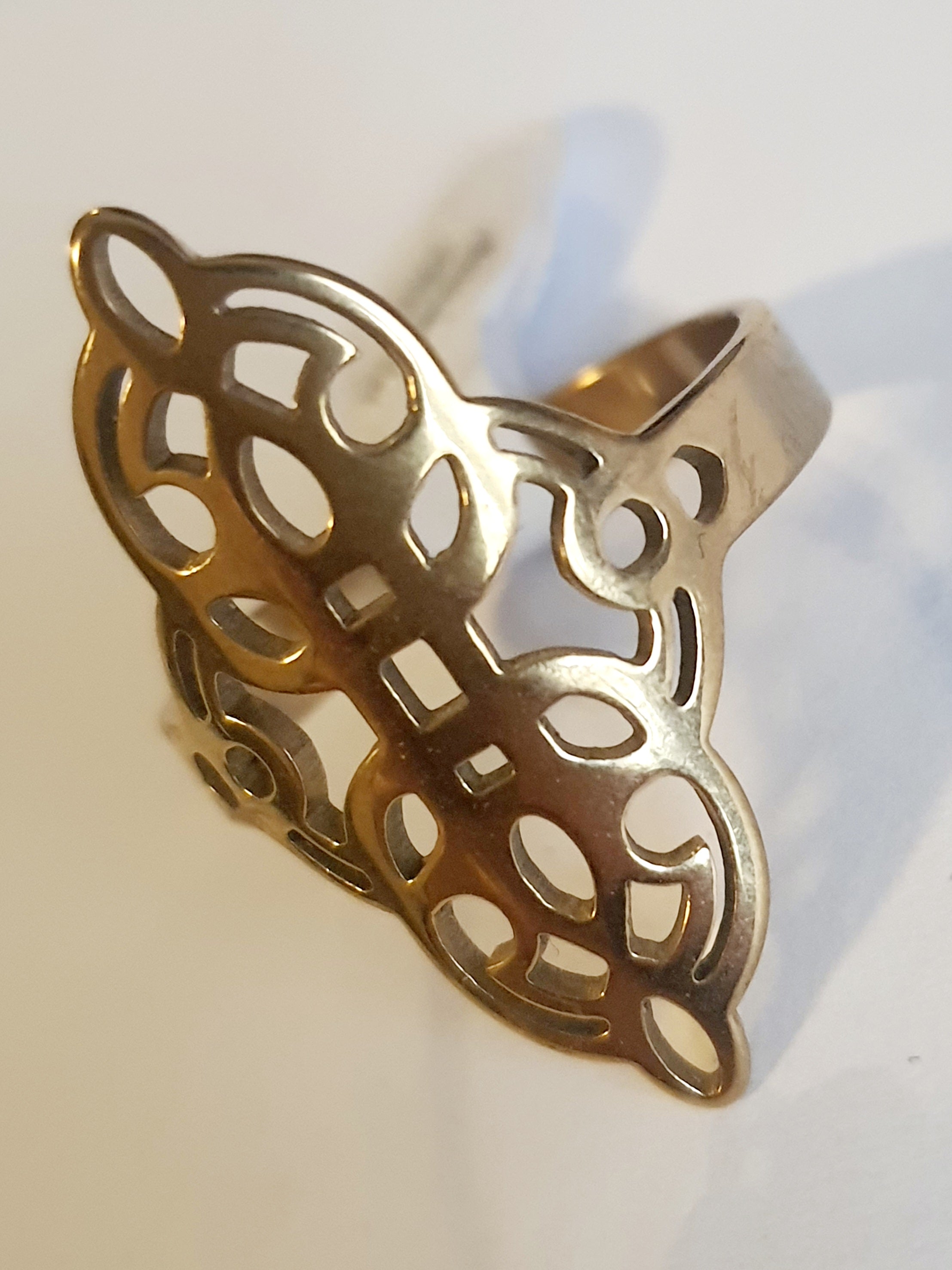 20mm Gold Stainless Steel Ring – Geometric Lines and Light