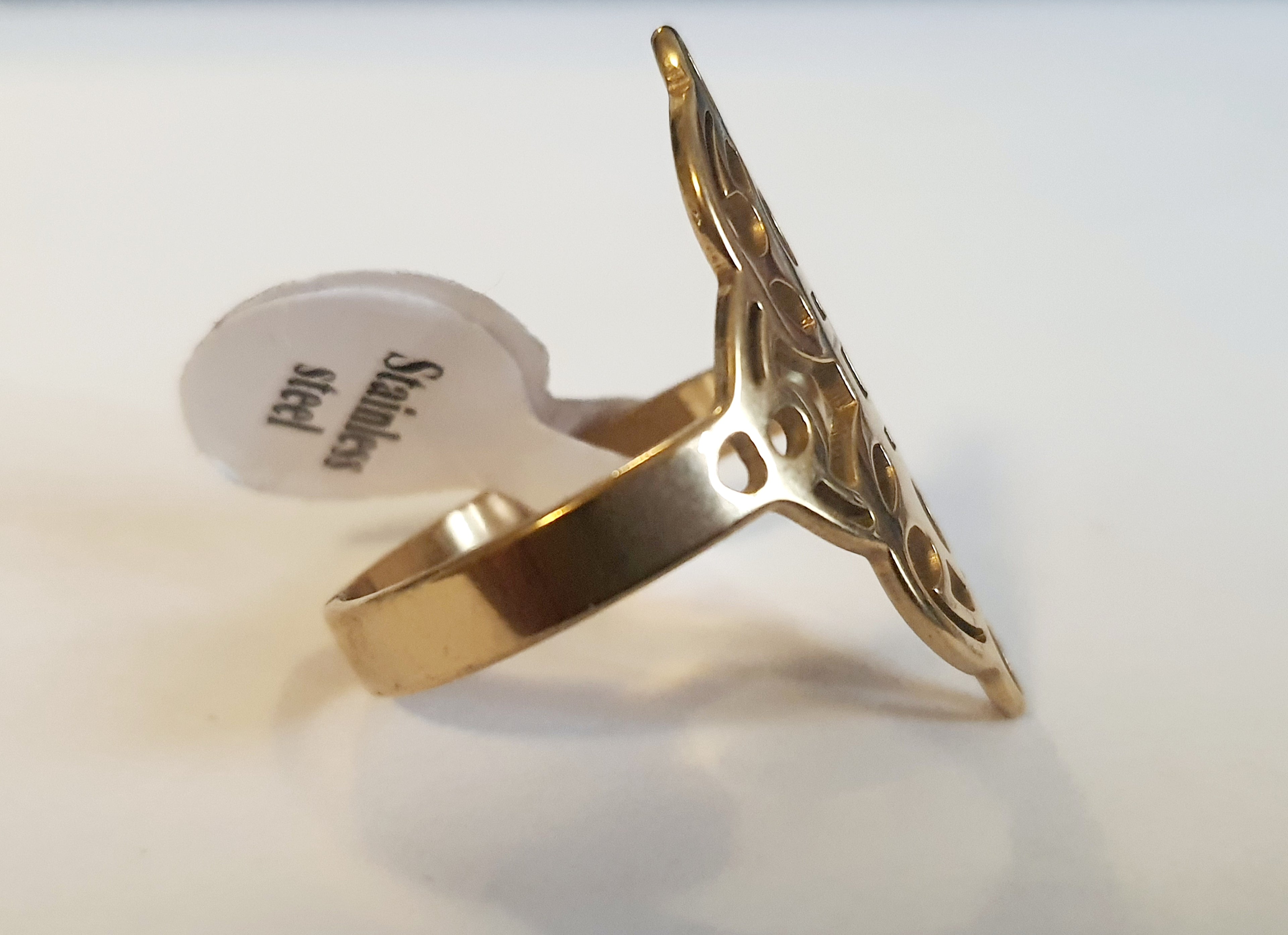 20mm Gold Stainless Steel Ring – Geometric Lines and Light