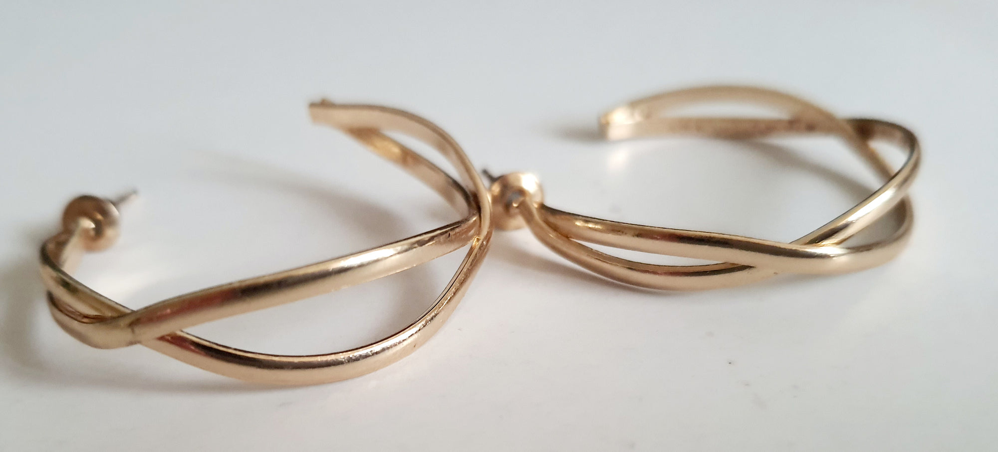 Gold subtle hoop earrings 3.5 cm – light twisted hoops in a minimalist and elegant style