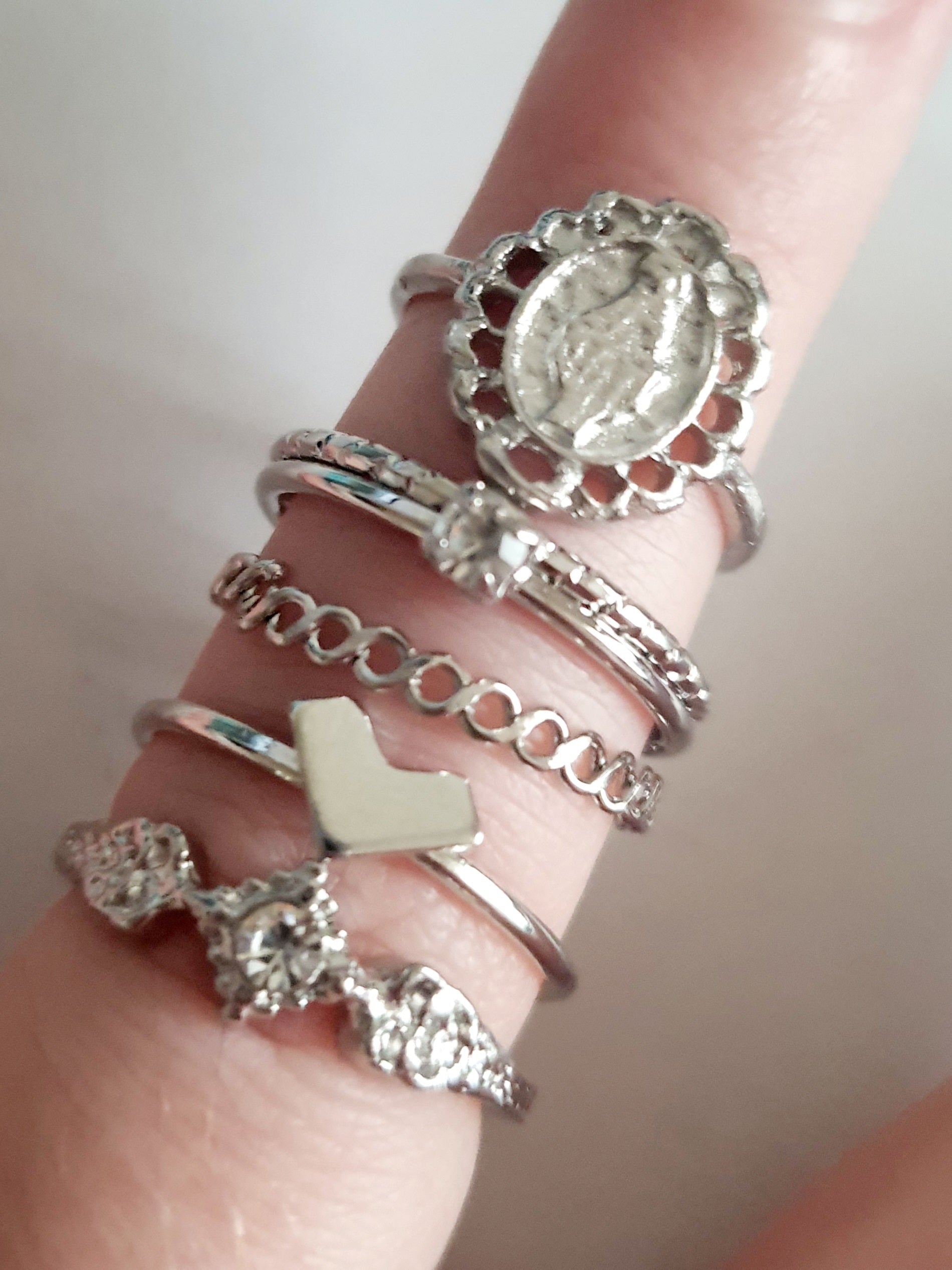 Textured gold ring – minimalist industrial style 18 mm