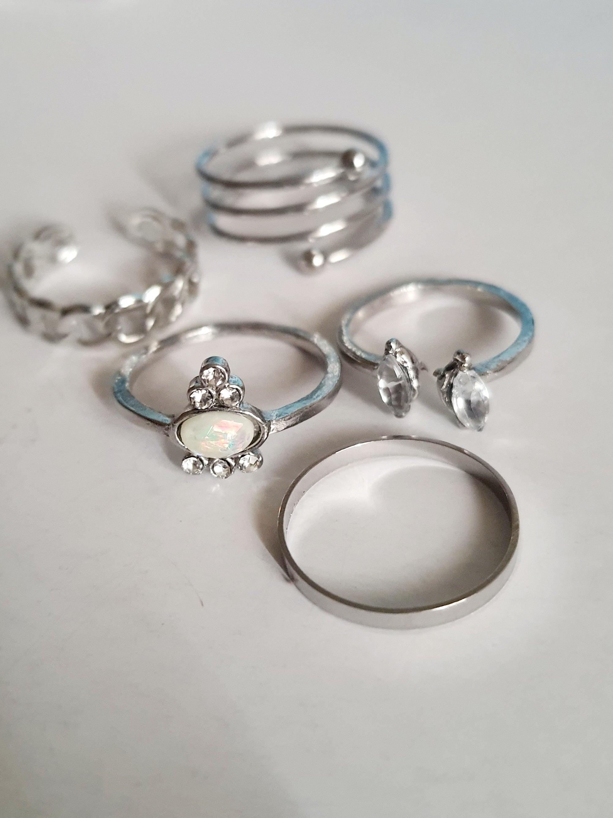 Textured gold ring – minimalist industrial style 18 mm