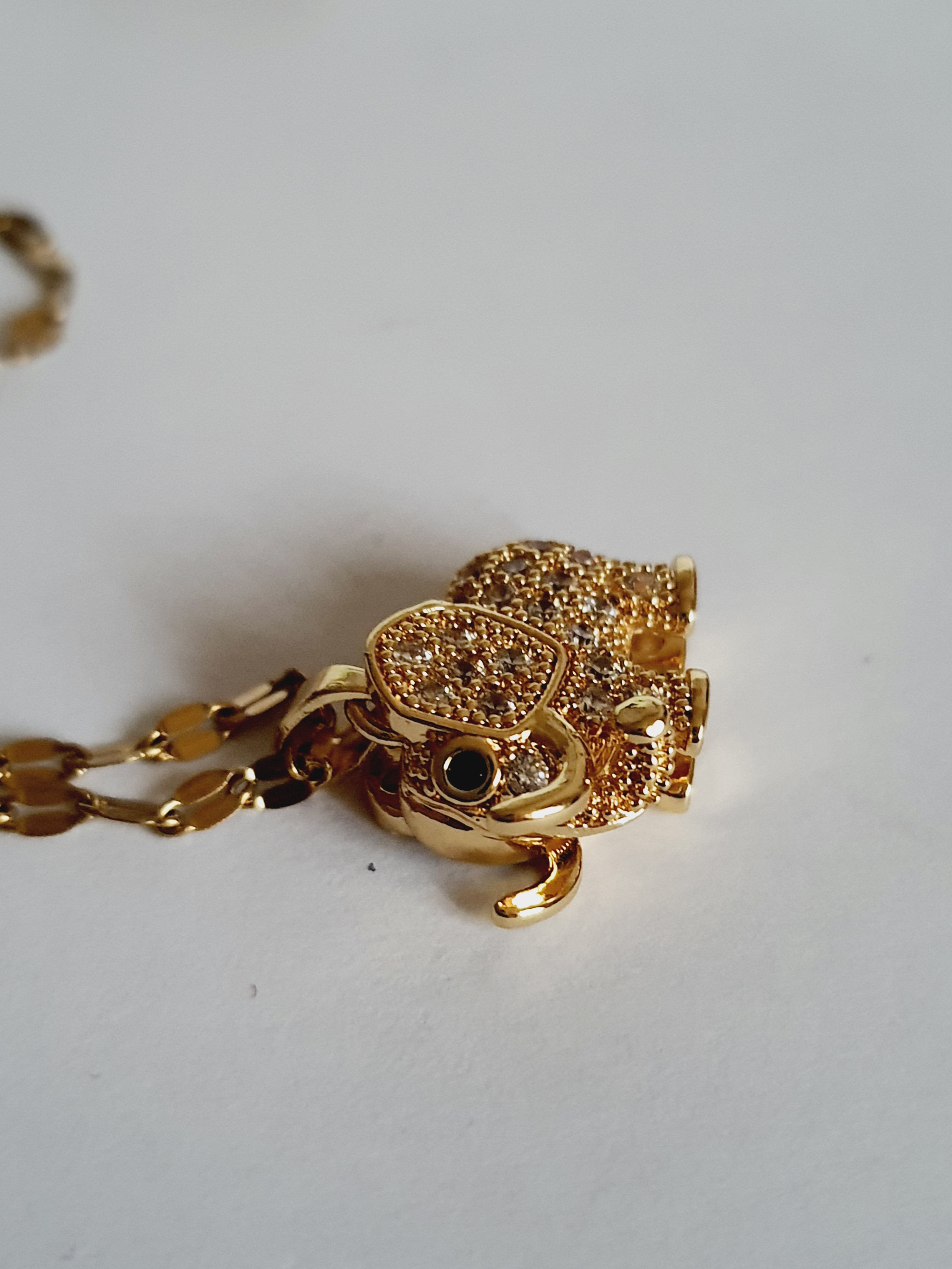 Naszyjnik złocony ze stali nierdzewnej, długość 40–45 cm, zawieszka słoń wysadzany cyrkoniami, RougeBizu.