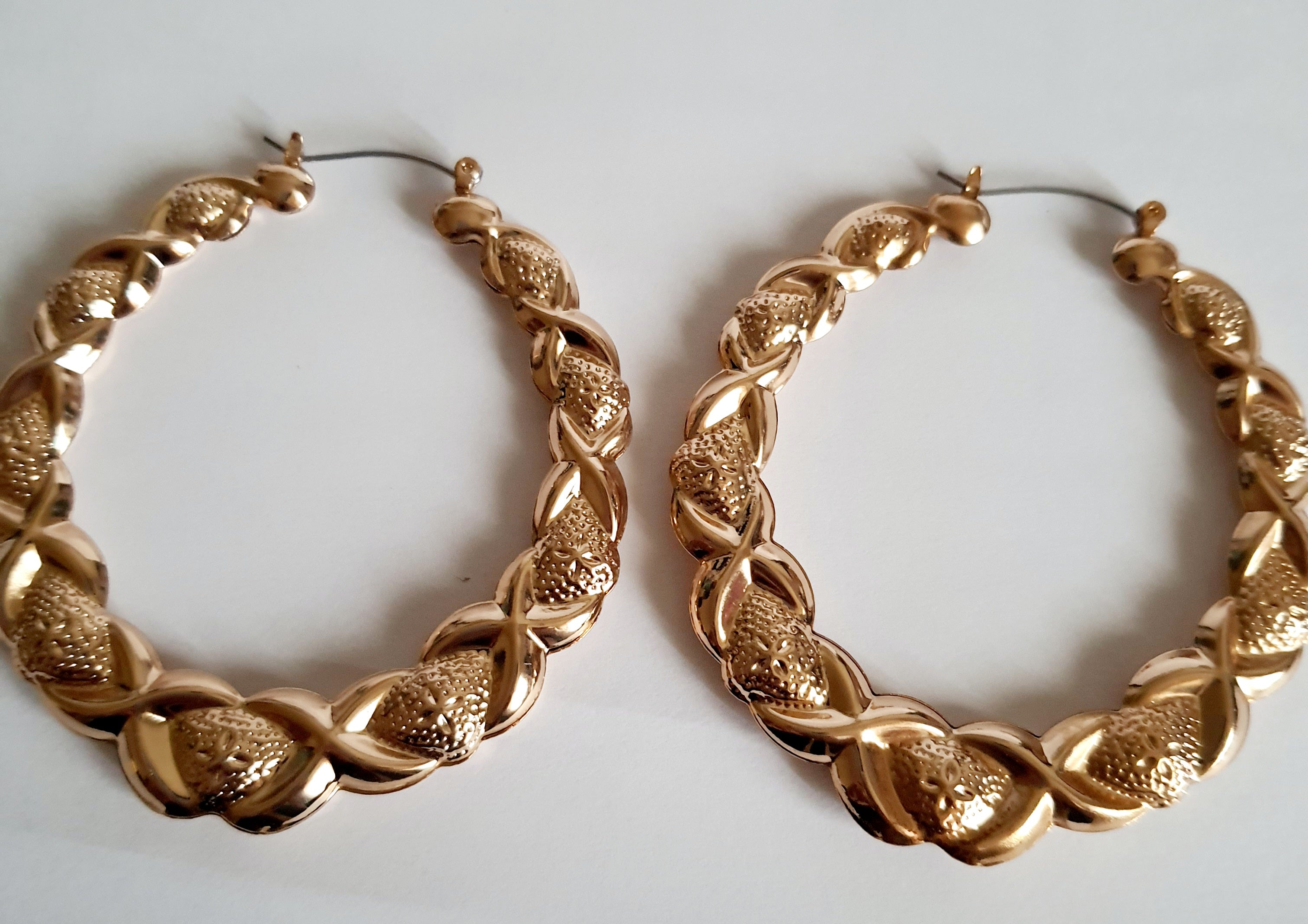 Złote koła plecione – duże kolczyki w stylu glamour