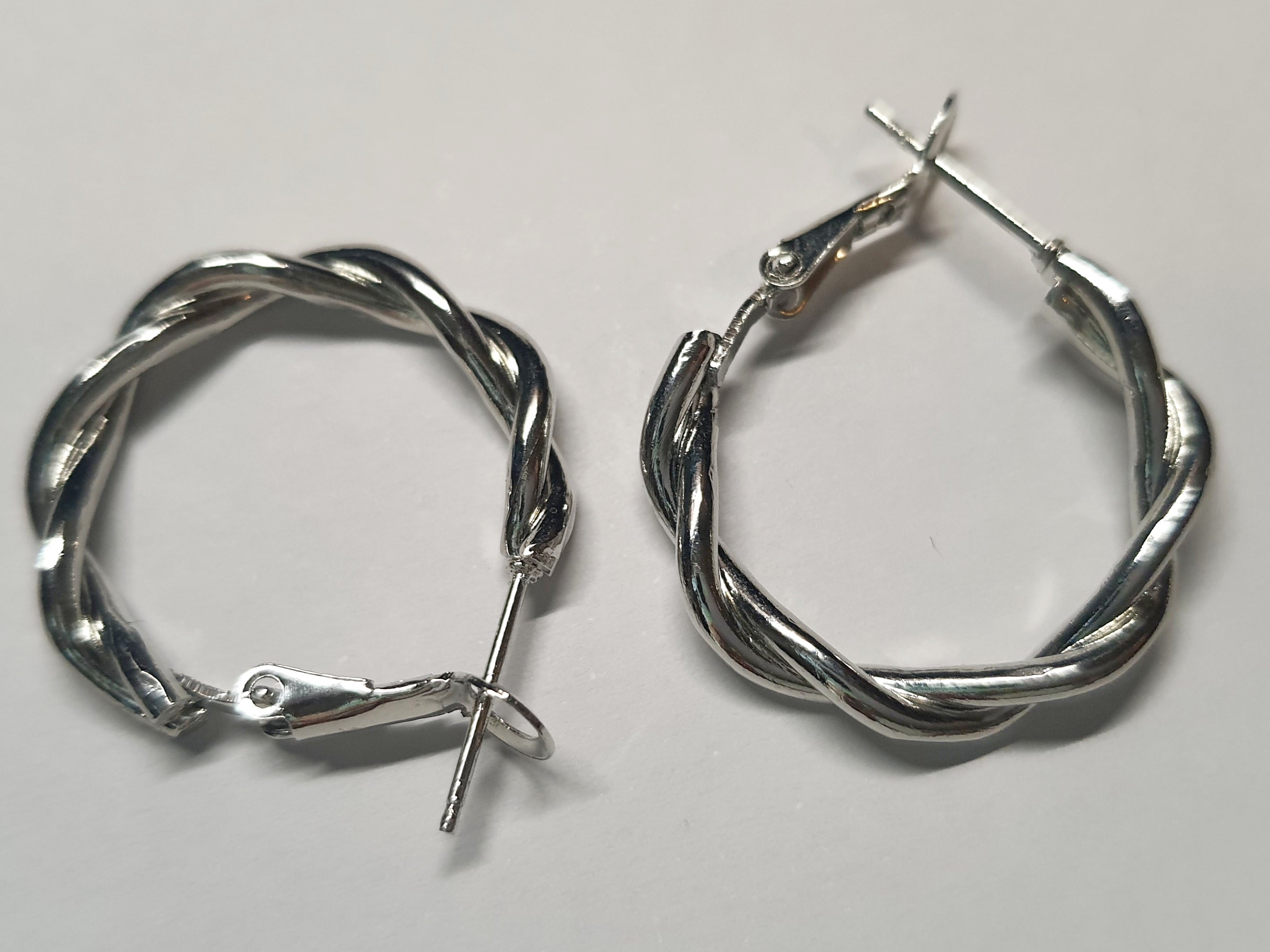 Srebrne kolczyki skręcane kółka, stal chirurgiczna, stal nierdzewna, wodoodporne, hipoalergiczne, jakość premium, klasyczny model, średnica 2 cm, RougeBizu.