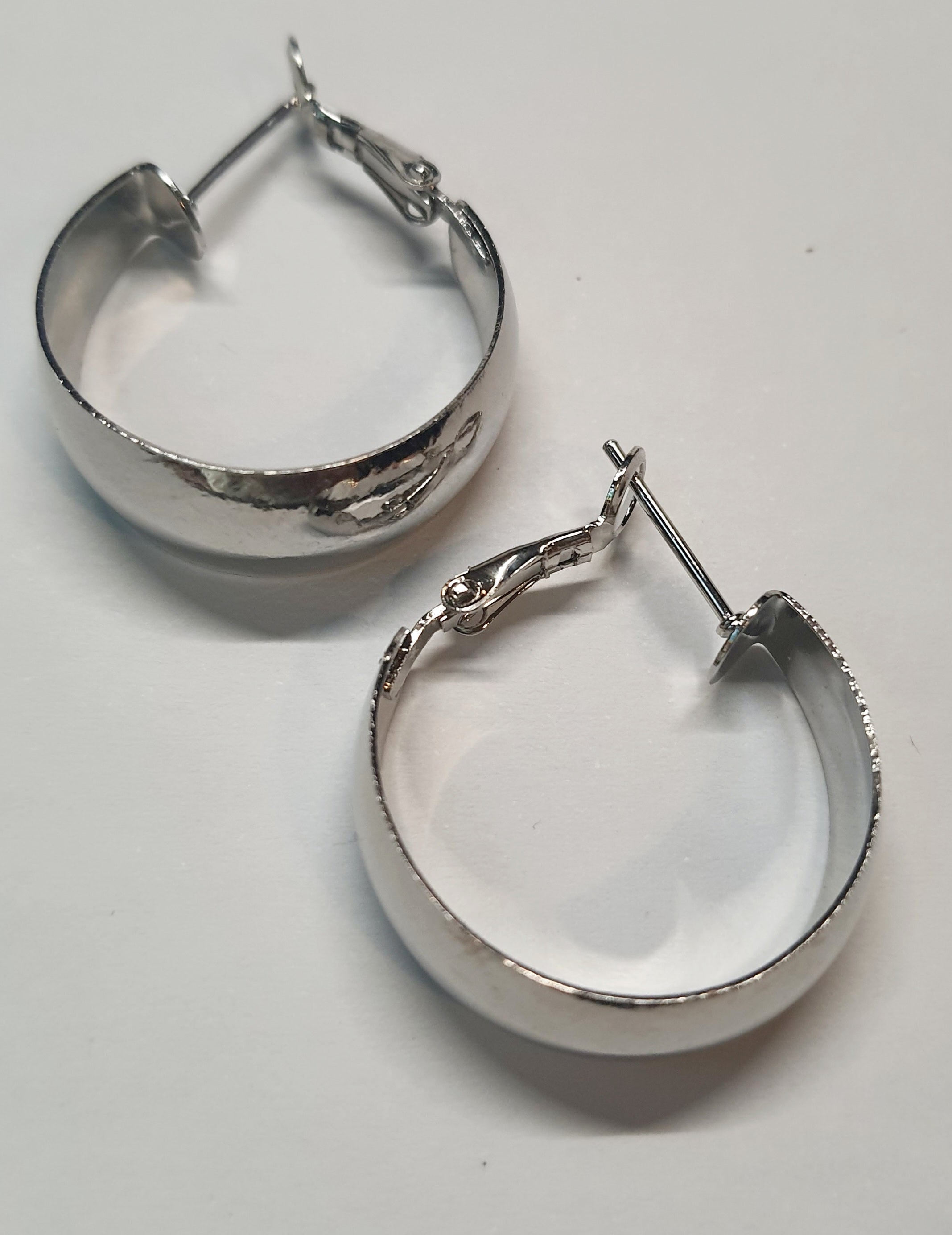 Srebrne kolczyki chunky klasyczne kółka o średnicy 2,5 cm, stal chirurgiczna, stal nierdzewna, wodoodporne, hipoalergiczne, jakość premium, RougeBizu.