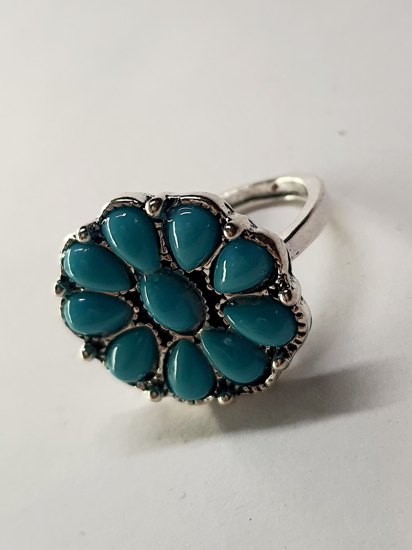 Pierścionek w kształcie kwiatka z turkusowych łez, stal nierdzewna, stal chirurgiczna, rozmiar 16 mm, styl boho vintage, srebrna obrączka, wodoodporne, hipoalergiczne, jakość premium, Rouge Bizu.