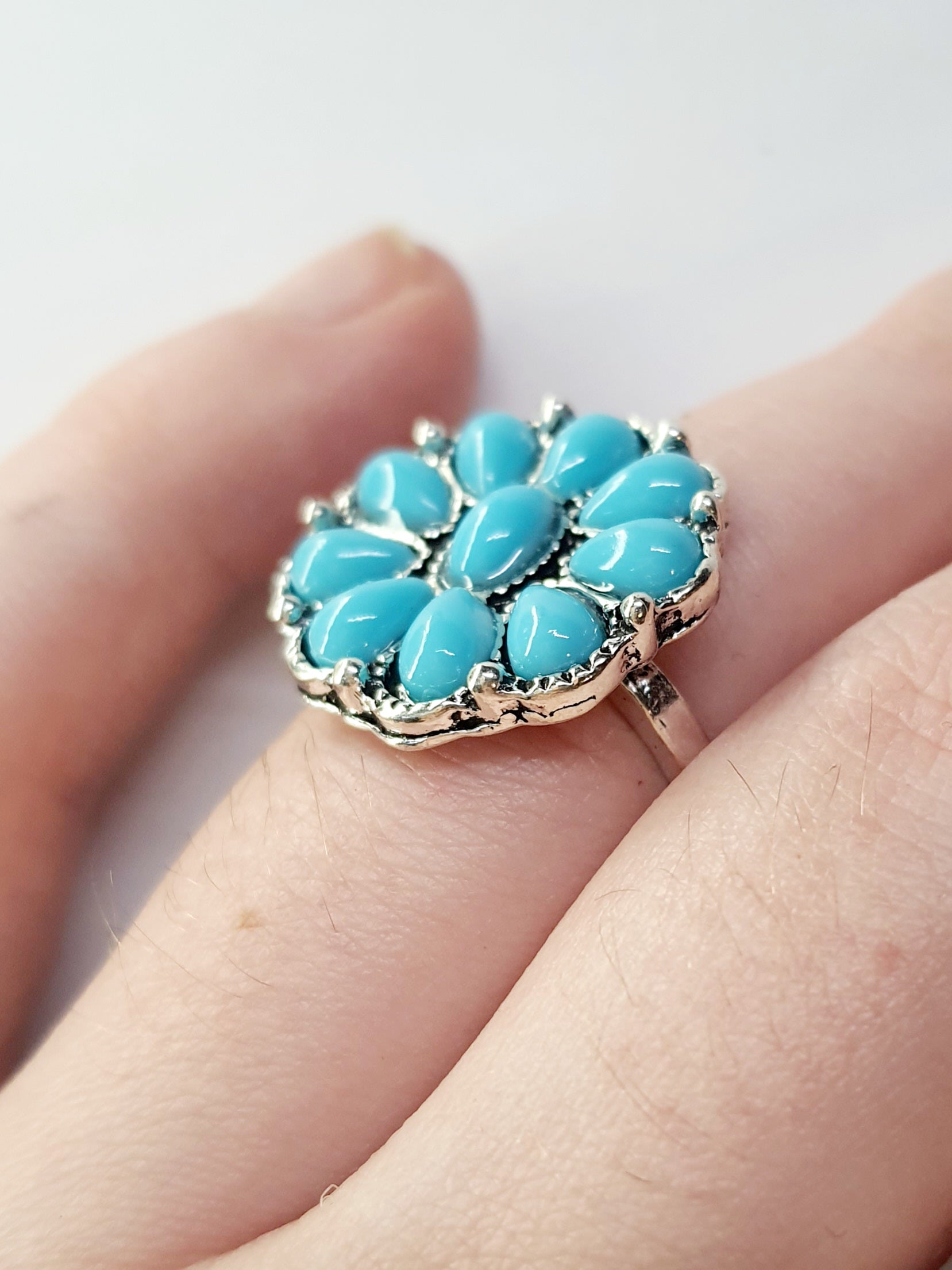 Pierścionek w kształcie kwiatka z turkusowych łez, stal nierdzewna, stal chirurgiczna, rozmiar 16 mm, styl boho vintage, srebrna obrączka, wodoodporne, hipoalergiczne, jakość premium, Rouge Bizu.
