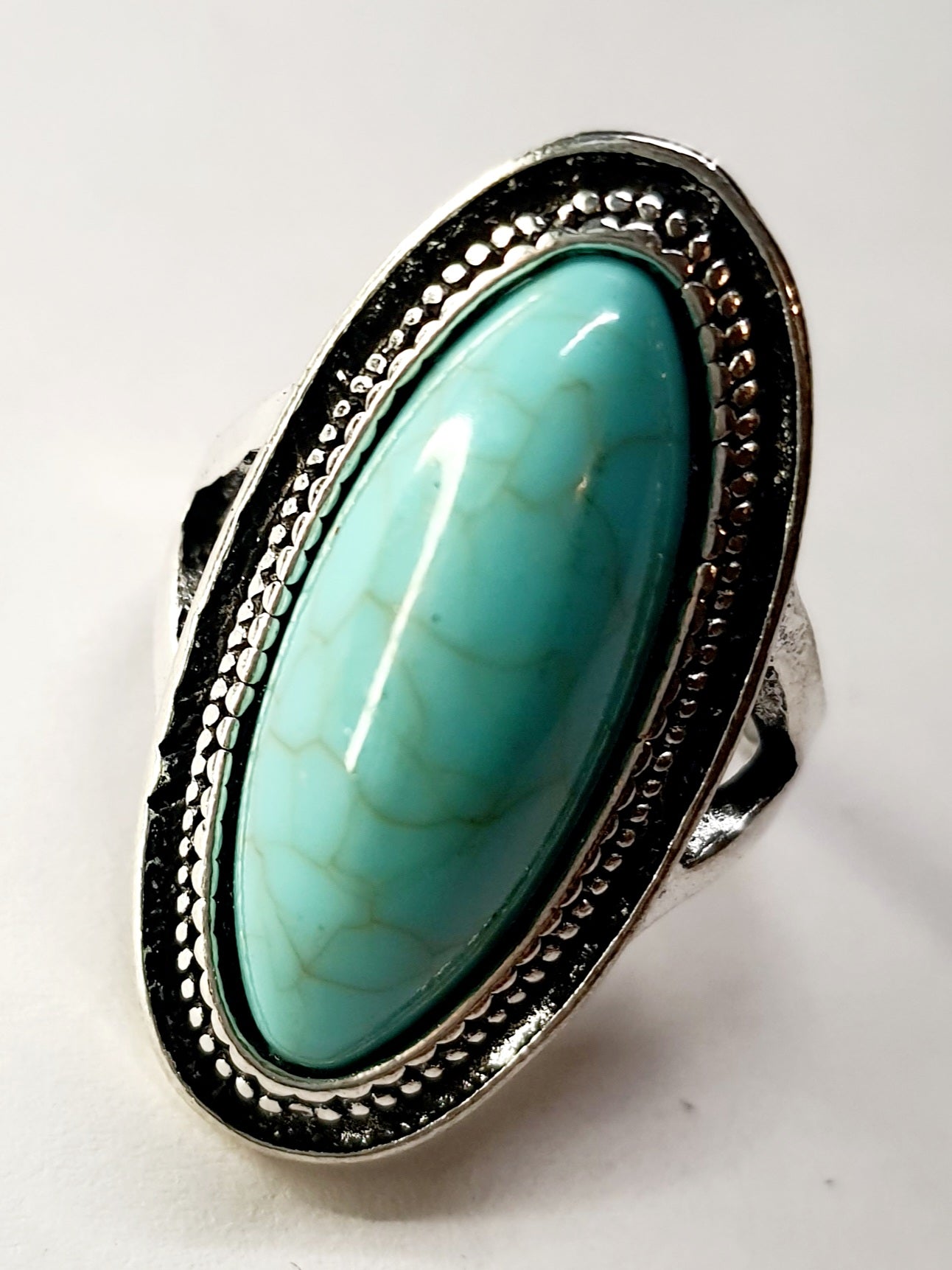 Pierścionek srebrny z owalnym turkusowym kamieniem, stal nierdzewna, stal chirurgiczna, styl boho vintage, rozmiar 18 mm, wodoodporne, hipoalergiczne, jakość premium, Rouge Bizu.