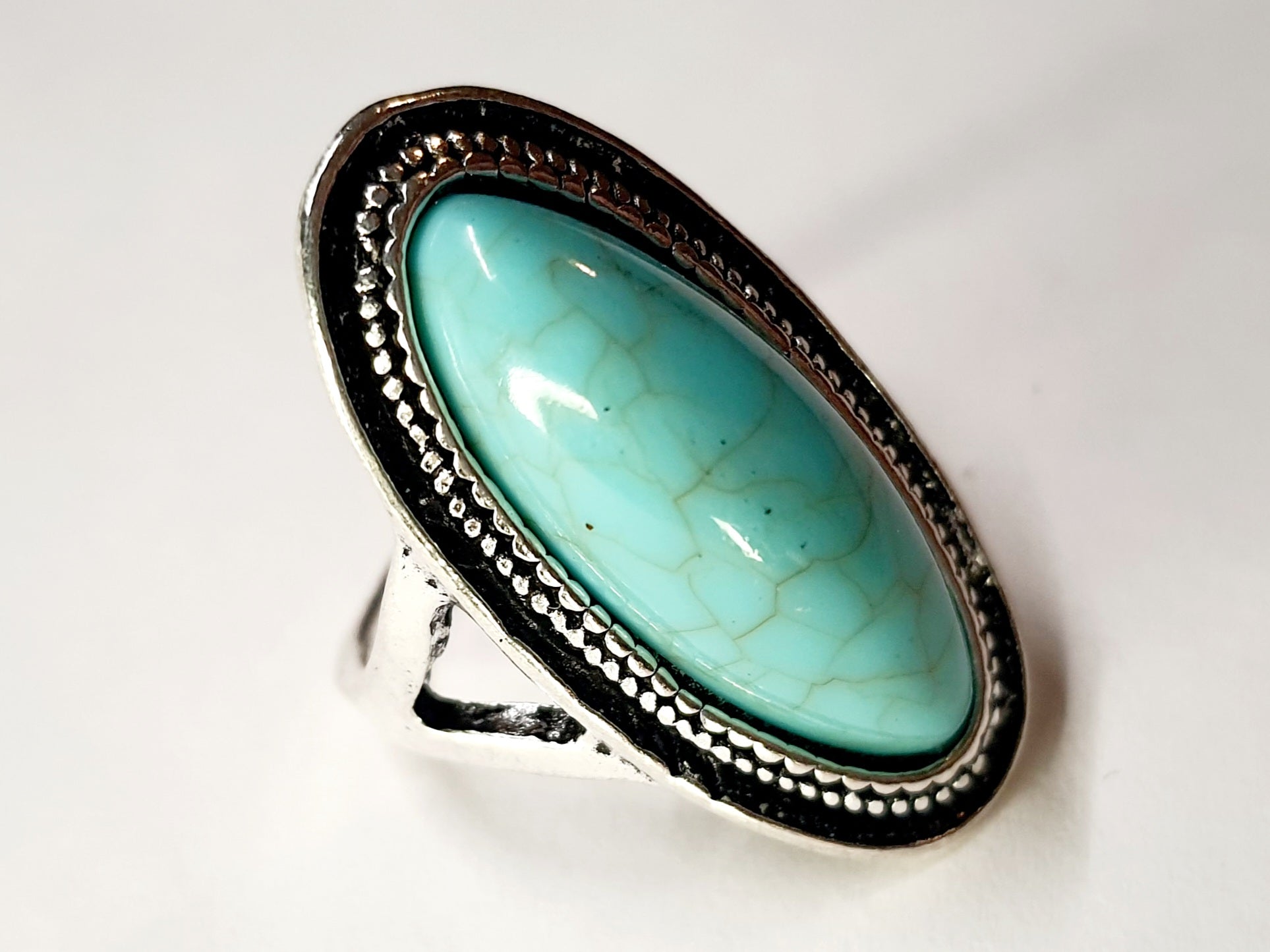 Pierścionek srebrny z owalnym turkusowym kamieniem, stal nierdzewna, stal chirurgiczna, styl boho vintage, rozmiar 18 mm, wodoodporne, hipoalergiczne, jakość premium, Rouge Bizu.