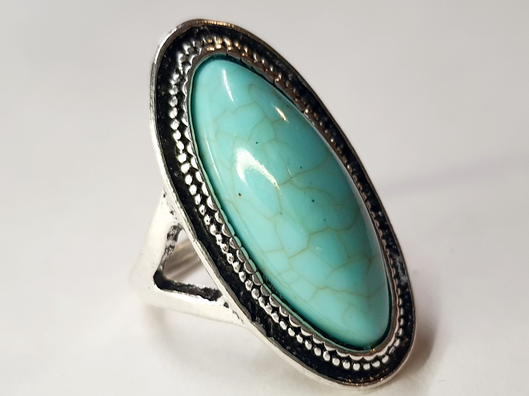 Pierścionek srebrny z owalnym turkusowym kamieniem, stal nierdzewna, stal chirurgiczna, styl boho vintage, rozmiar 18 mm, wodoodporne, hipoalergiczne, jakość premium, Rouge Bizu.