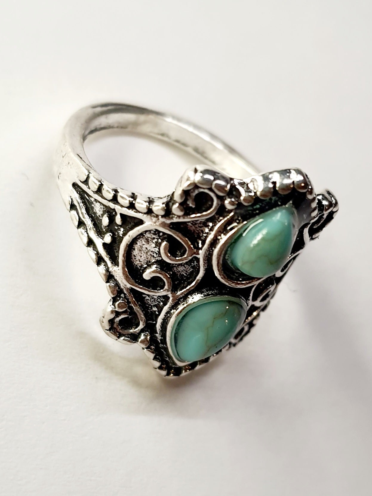 Pierścionek srebrny z dwoma turkusowymi kamieniami w kształcie kropli, stal nierdzewna, stal chirurgiczna, styl orientalny boho vintage, rozmiar 16 mm, wodoodporne, hipoalergiczne, jakość premium, Rouge Bizu.