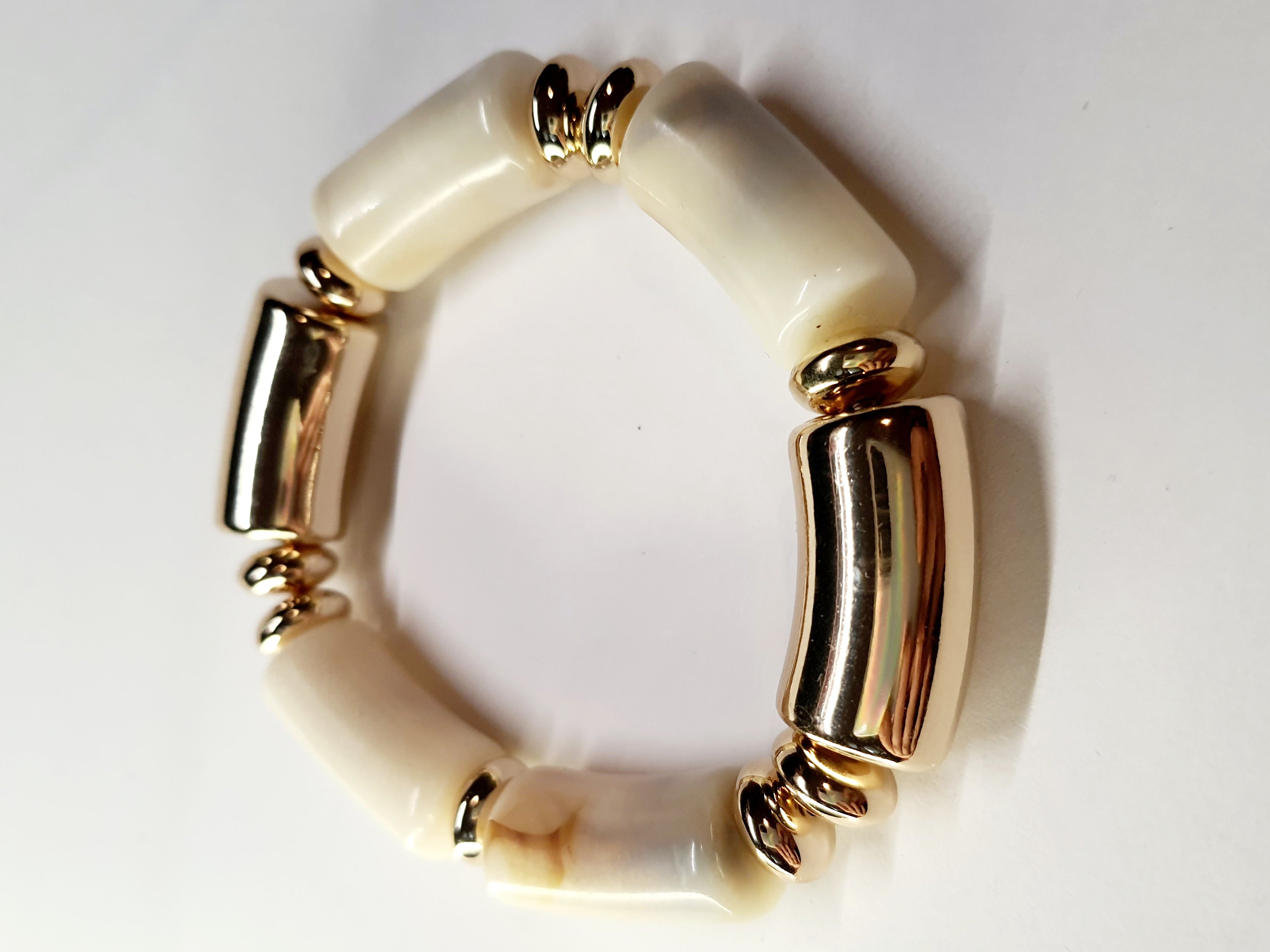 Bransoletka akrylowa w kolorze kości słoniowej, o średnicy 6 cm, w stylu retro i minimalistycznym. Stal nierdzewna, stal chirurgiczna, wodoodporne, hipoalergiczne, jakość premium, Rouge Bizu.