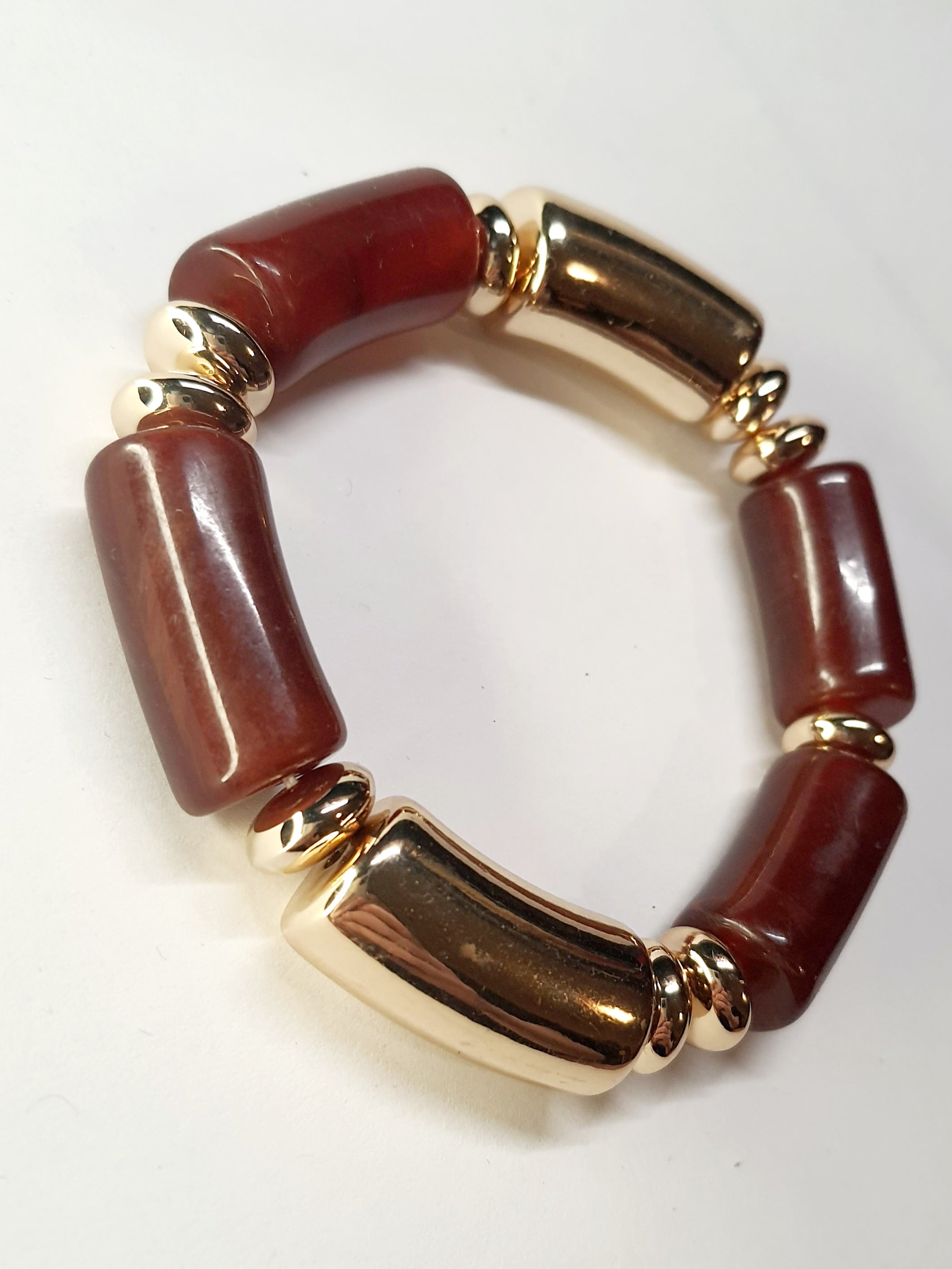 Bransoletka akrylowa w kolorze karmelowego brązu, o średnicy 6 cm, w stylu retro i minimalistycznym. Stal nierdzewna, stal chirurgiczna, wodoodporne, hipoalergiczne, jakość premium, Rouge Bizu.