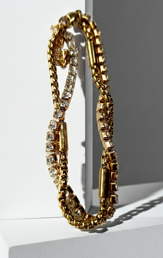 Złota podwójna bransoletka z cyrkoniami, długość regulowana 17–21 cm, styl glamour i elegancki. Stal nierdzewna, stal chirurgiczna, wodoodporne, hipoalergiczne, jakość premium, Rouge Bizu.