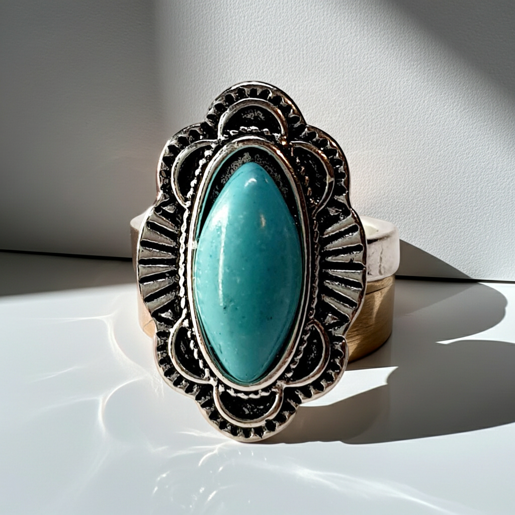Pierścionek srebrny z owalnym turkusowym kamieniem w ozdobnej oprawie, styl boho vintage, stal nierdzewna, stal chirurgiczna, rozmiar 15 mm, wodoodporne, hipoalergiczne, jakość premium, Rouge Bizu.