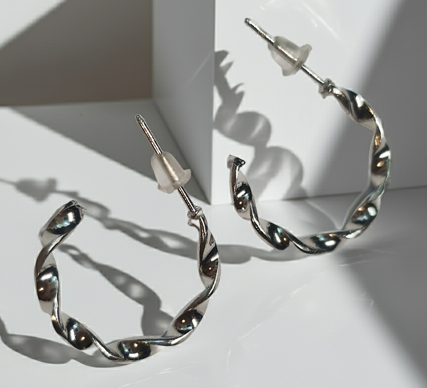 Srebrne delikatne kolczyki skręcane kółka na wkrętki, średnica 2 cm, stal chirurgiczna, stal nierdzewna, wodoodporne, hipoalergiczne, jakość premium, RougeBizu.