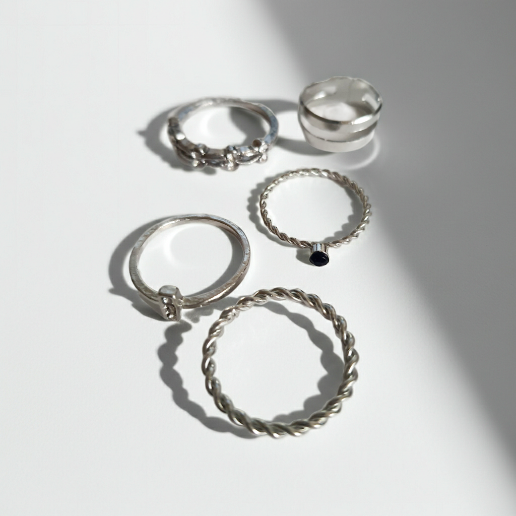 Textured gold ring – minimalist industrial style 18 mm