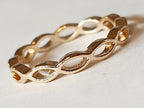 Gold ring with green stones – vintage glamour and elegance