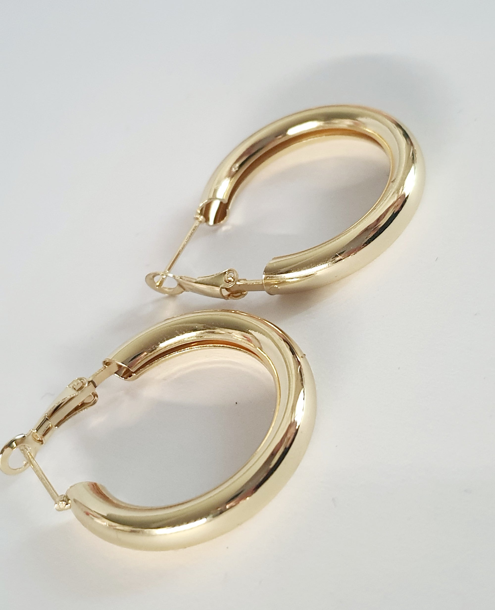 Eleganckie kolczyki koła z angielskim zapięciem, średnica 3cm, stal nierdzewna. Ponadczasowa klasyka i elegancja w stylu hoops earing. rougebizu