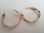 Złote subtelne kolczyki koła 3,5 cm – lekkie skręcone hoops w stylu minimalistycznym i eleganckim