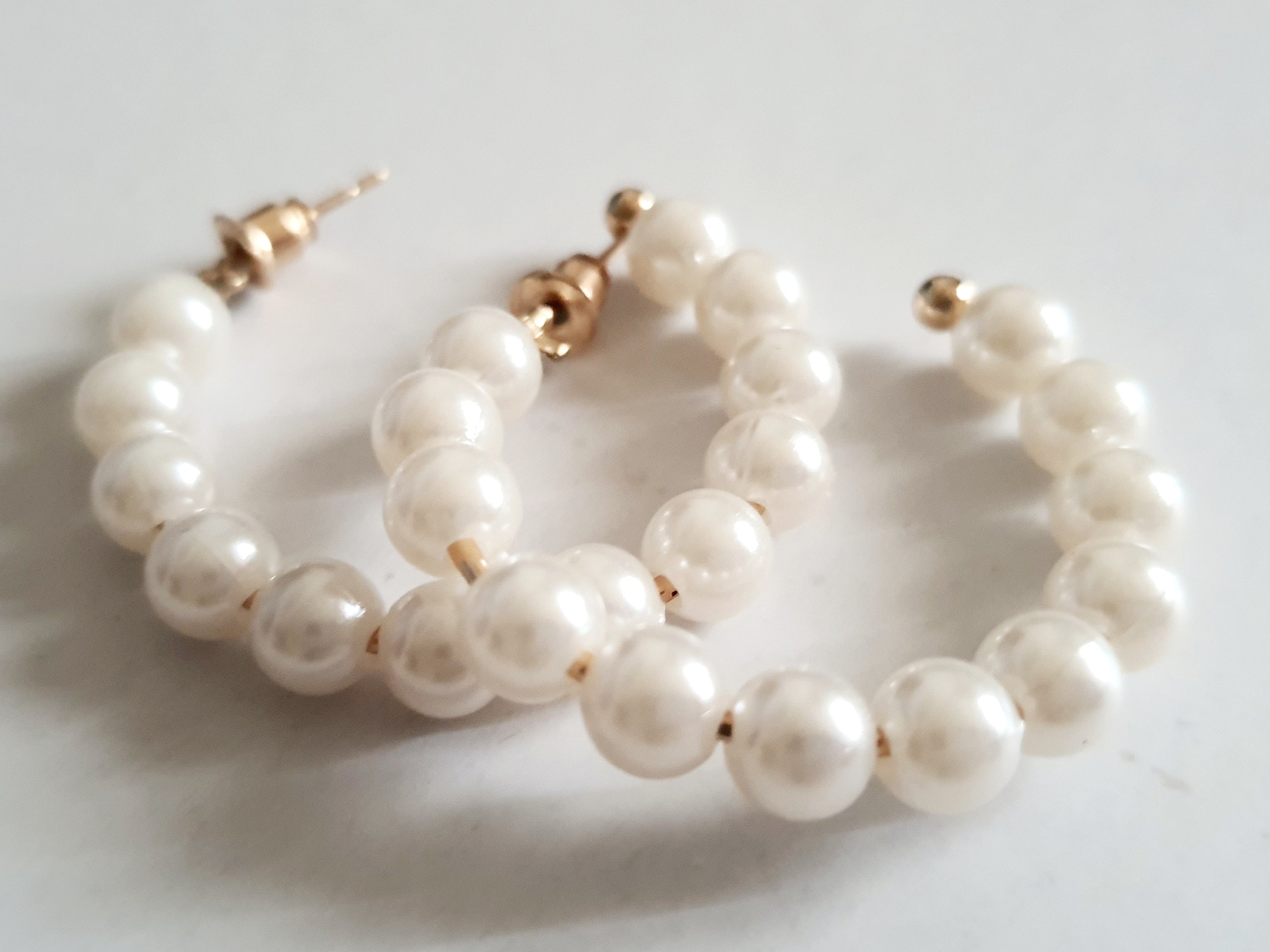 Złote kolczyki koła 3cm, stal nierdzewna, stal chirurgiczna z perełkami, retro french boho vibe