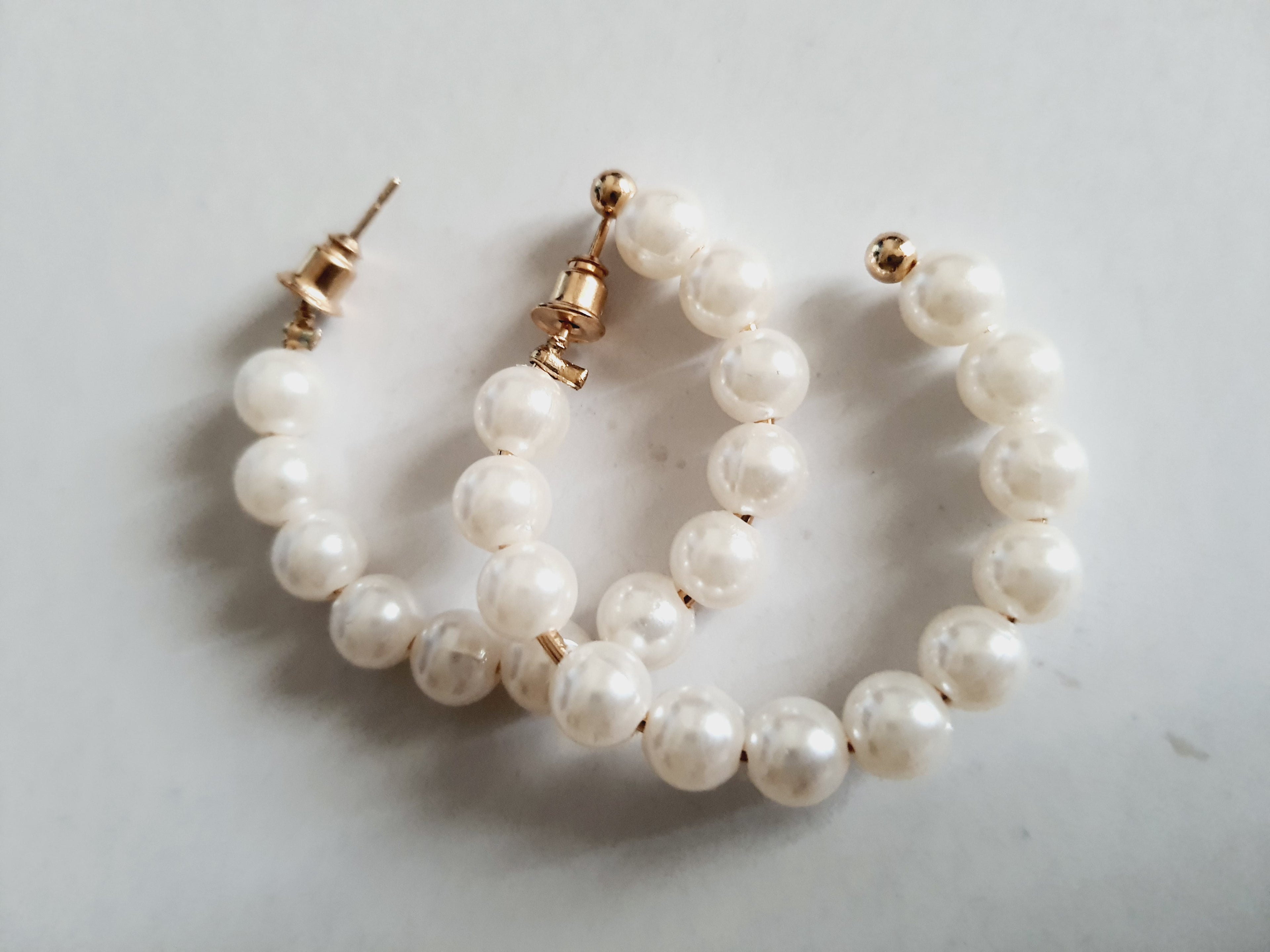 Złote kolczyki koła 3cm, stal nierdzewna, stal chirurgiczna z perełkami, retro french boho vibe