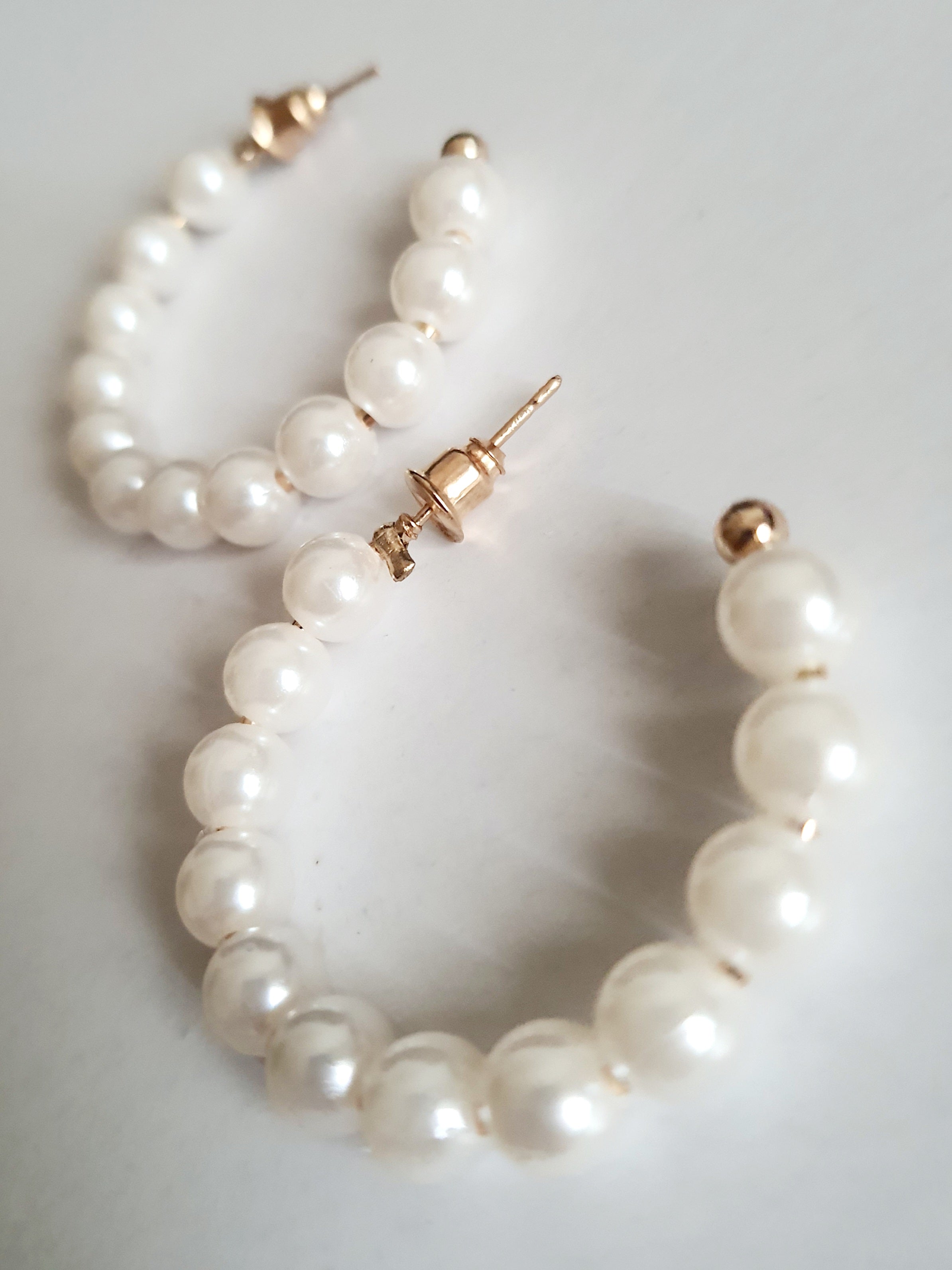 Złote kolczyki koła 3cm, stal nierdzewna, stal chirurgiczna z perełkami, retro french boho vibe