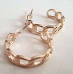 Złote kolczyki chain stal nierdzewna lekkie 2 cm, kolczyki z motywem łańcucha, elegancka biżuteria codzienna, stal chirurgiczna, kolczyki w stylu nowoczesnym

