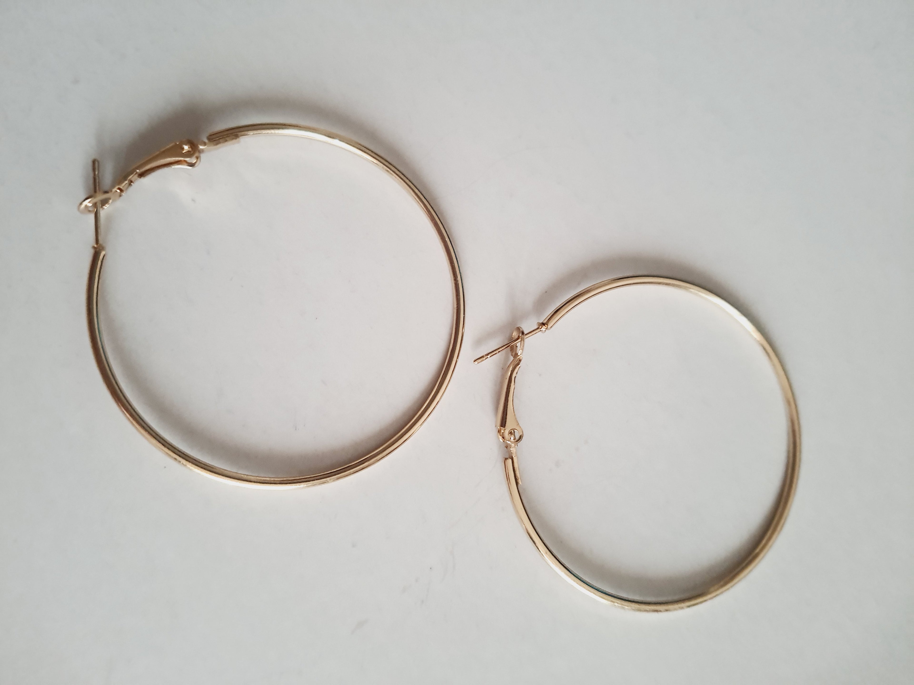 Złote kolczyki koła klasyczne o średnicy 5 cm – lekkie, minimalistyczne- stal nierdzewna, chirurgiczna
rougebizu
