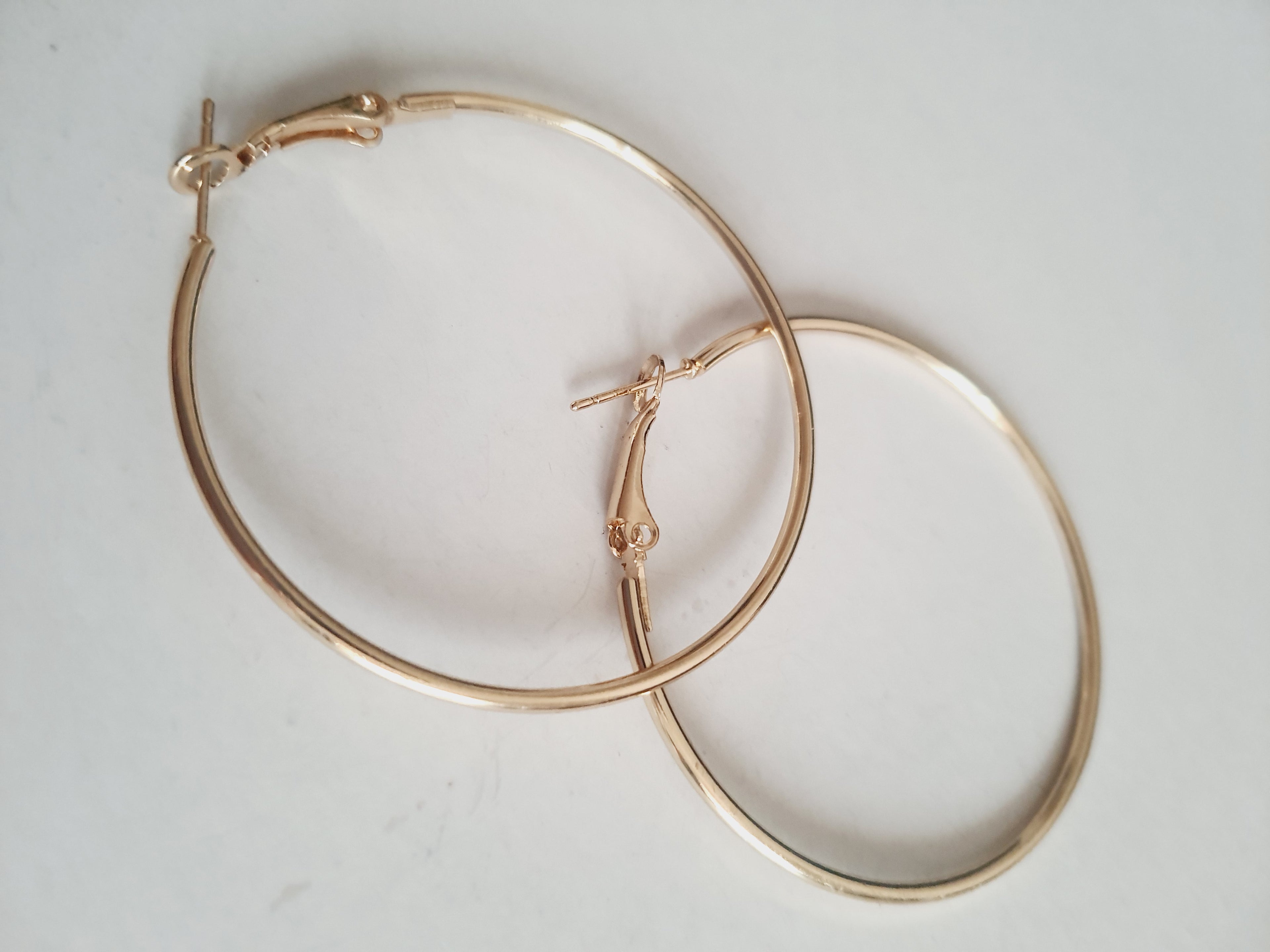 Złote kolczyki koła klasyczne o średnicy 5 cm – lekkie, minimalistyczne- stal nierdzewna, chirurgiczna
rougebizu
