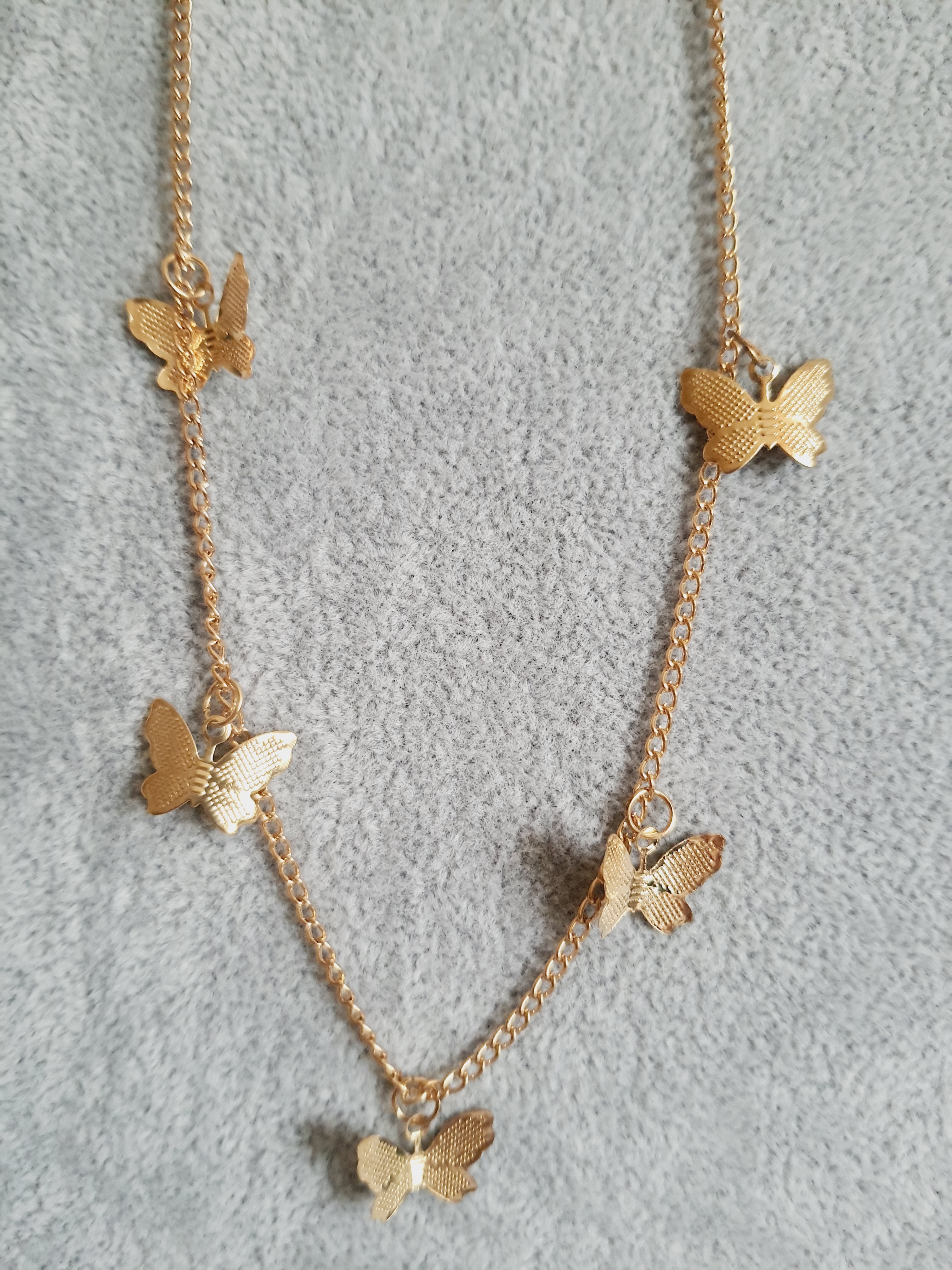 Uroczy Złoty łańcuszek celebrytka z pięcioma zawieszkami w kształcie motyli, typ- celebrytka, stal nierdzewna
rougebizu

