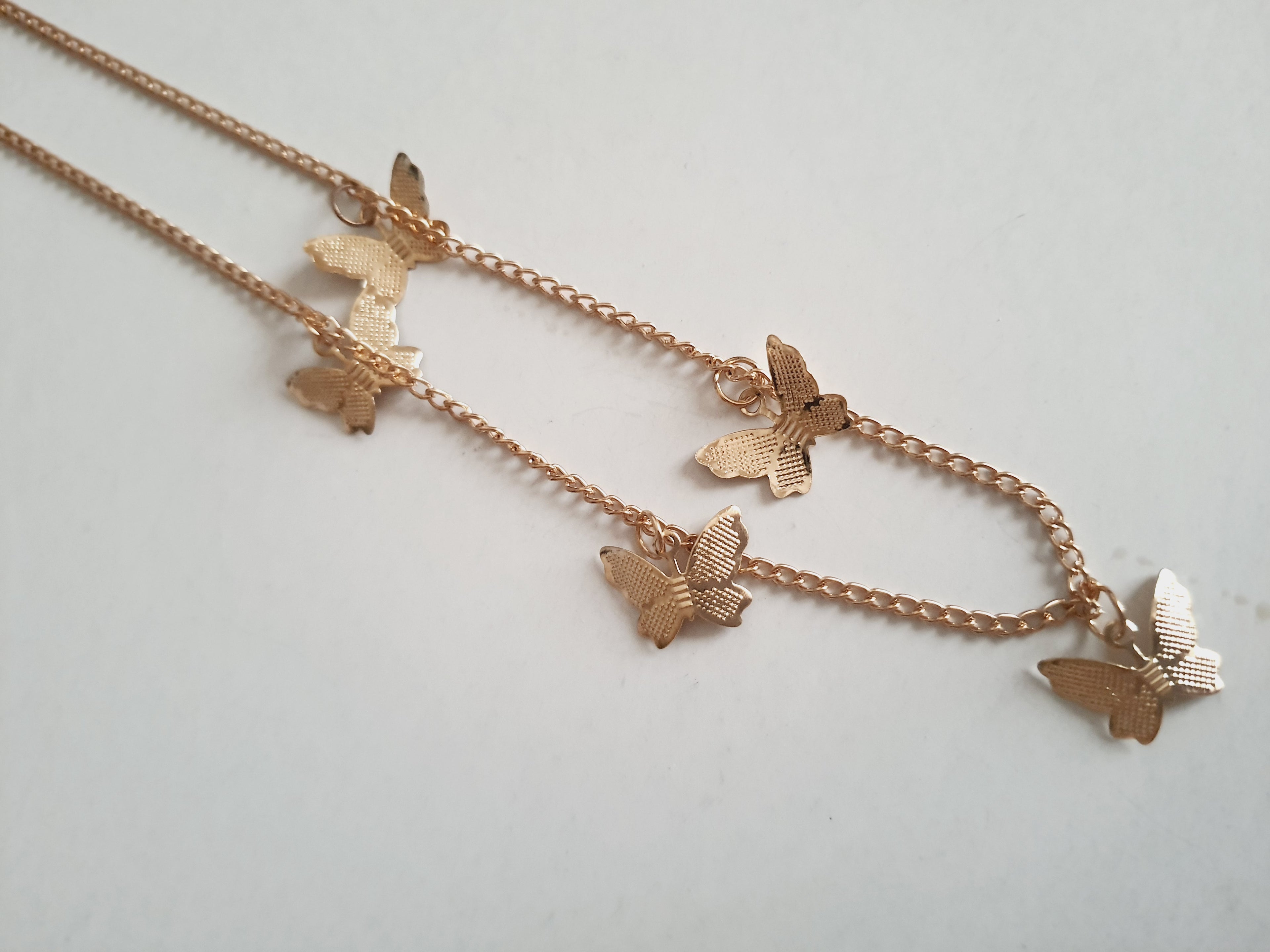 Uroczy Złoty łańcuszek celebrytka z pięcioma zawieszkami w kształcie motyli, typ- celebrytka, stal nierdzewna
rougebiju

