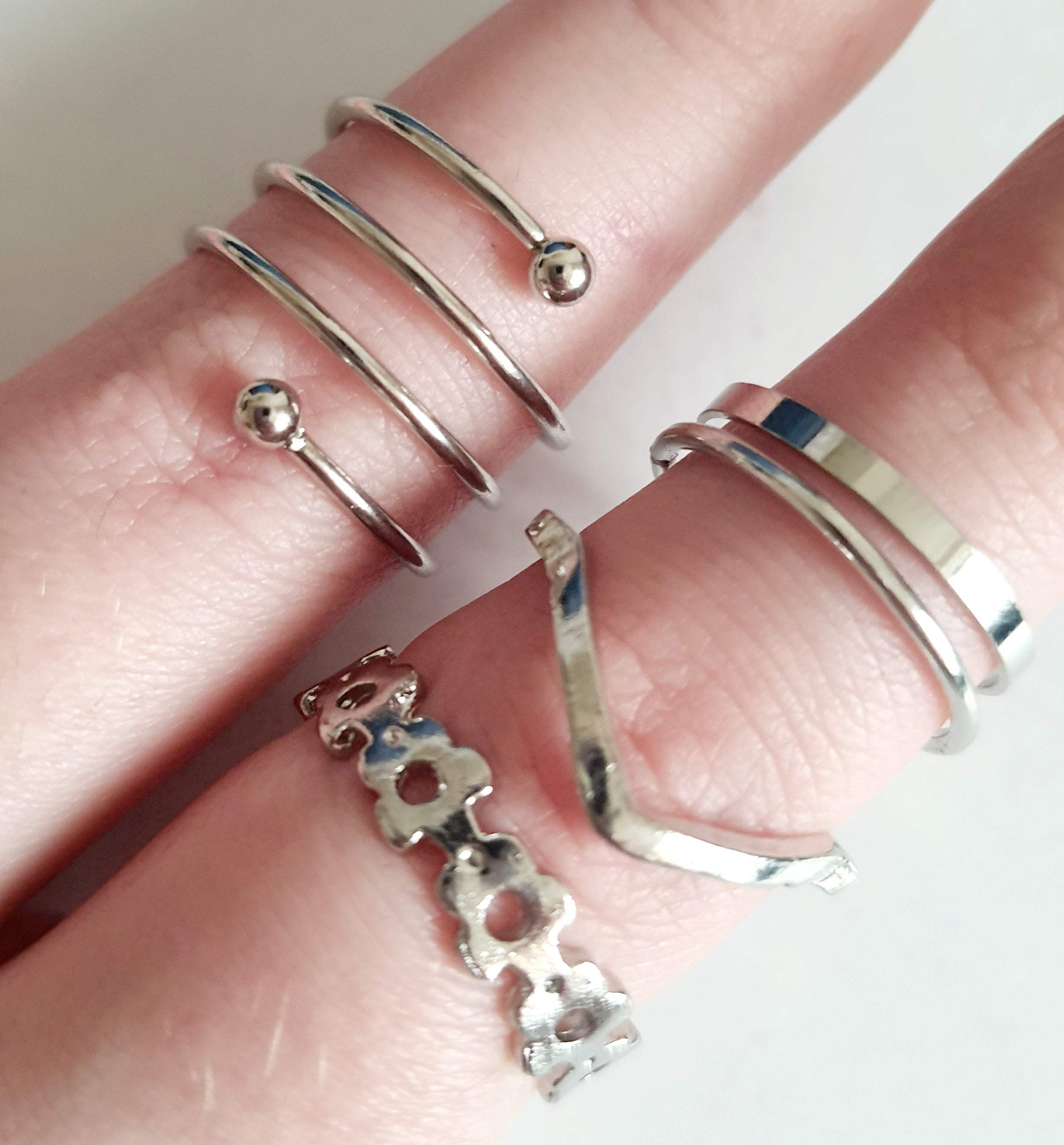 Textured gold ring – minimalist industrial style 18 mm