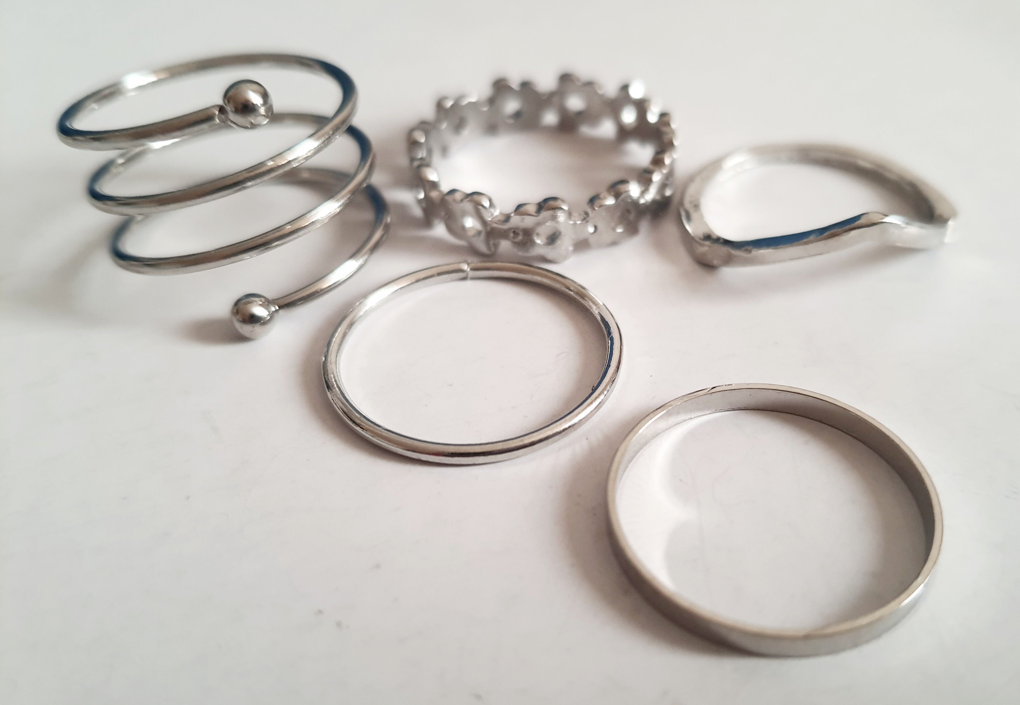 Textured gold ring – minimalist industrial style 18 mm