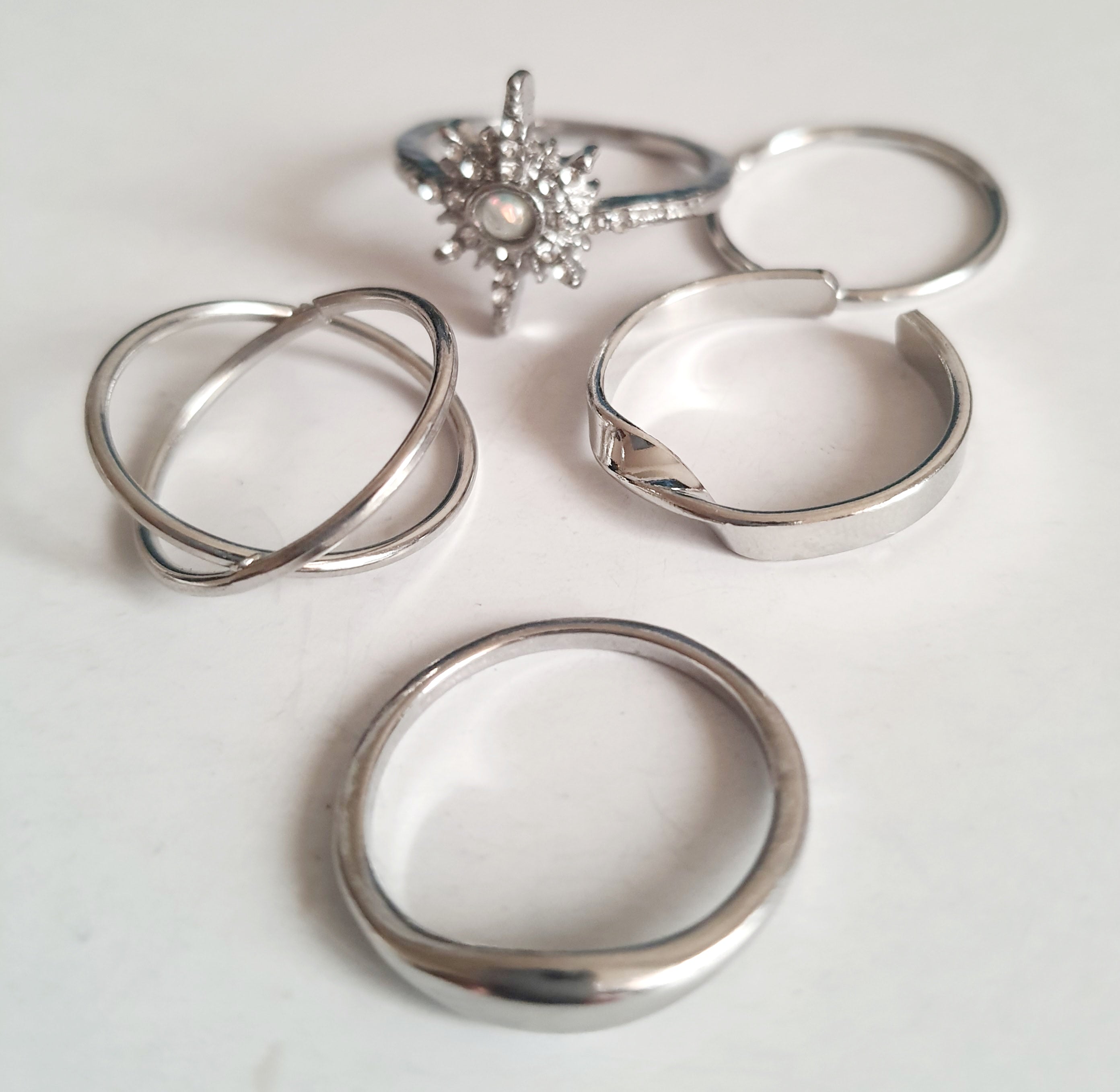 Textured gold ring – minimalist industrial style 18 mm