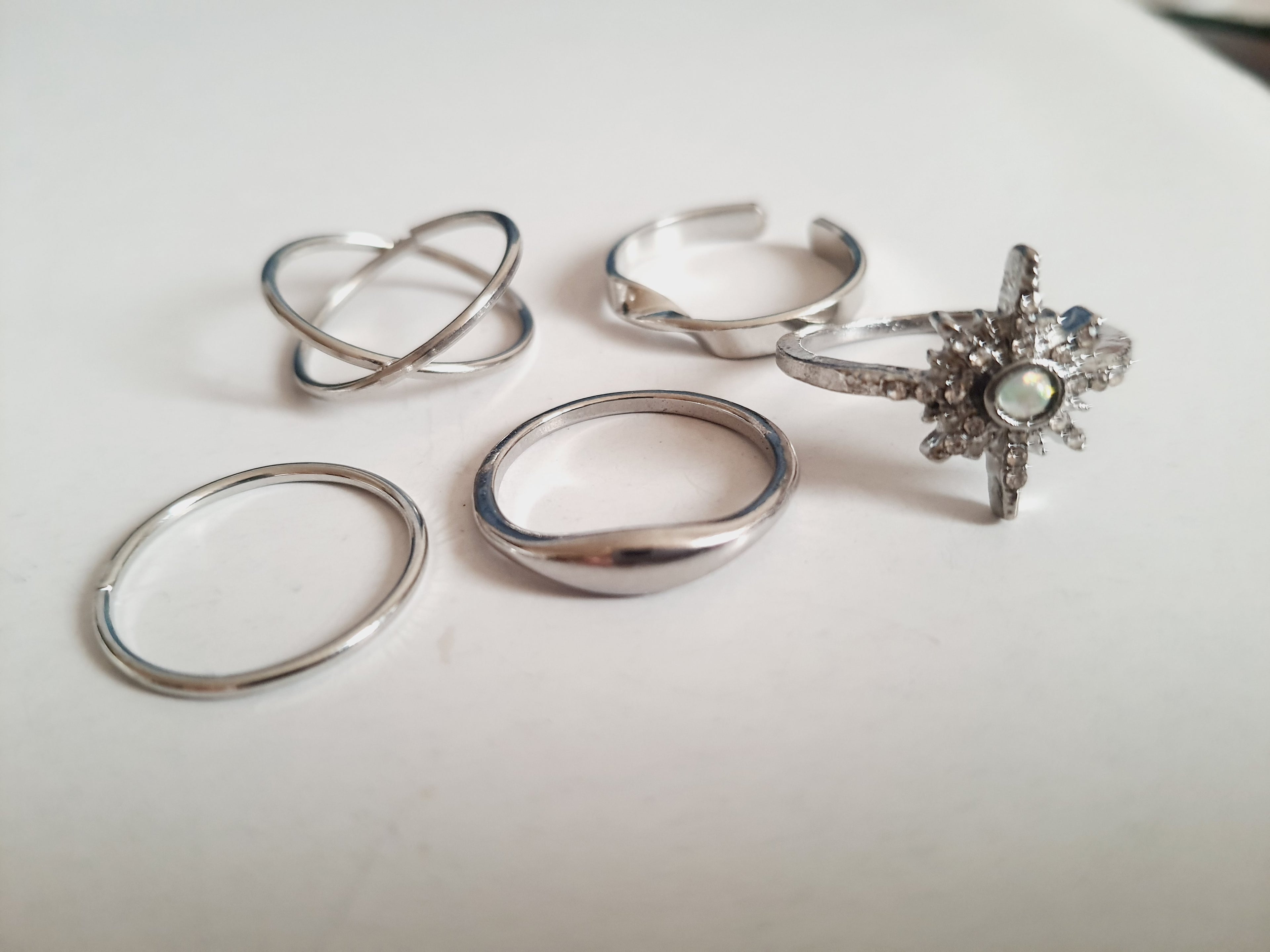 Textured gold ring – minimalist industrial style 18 mm