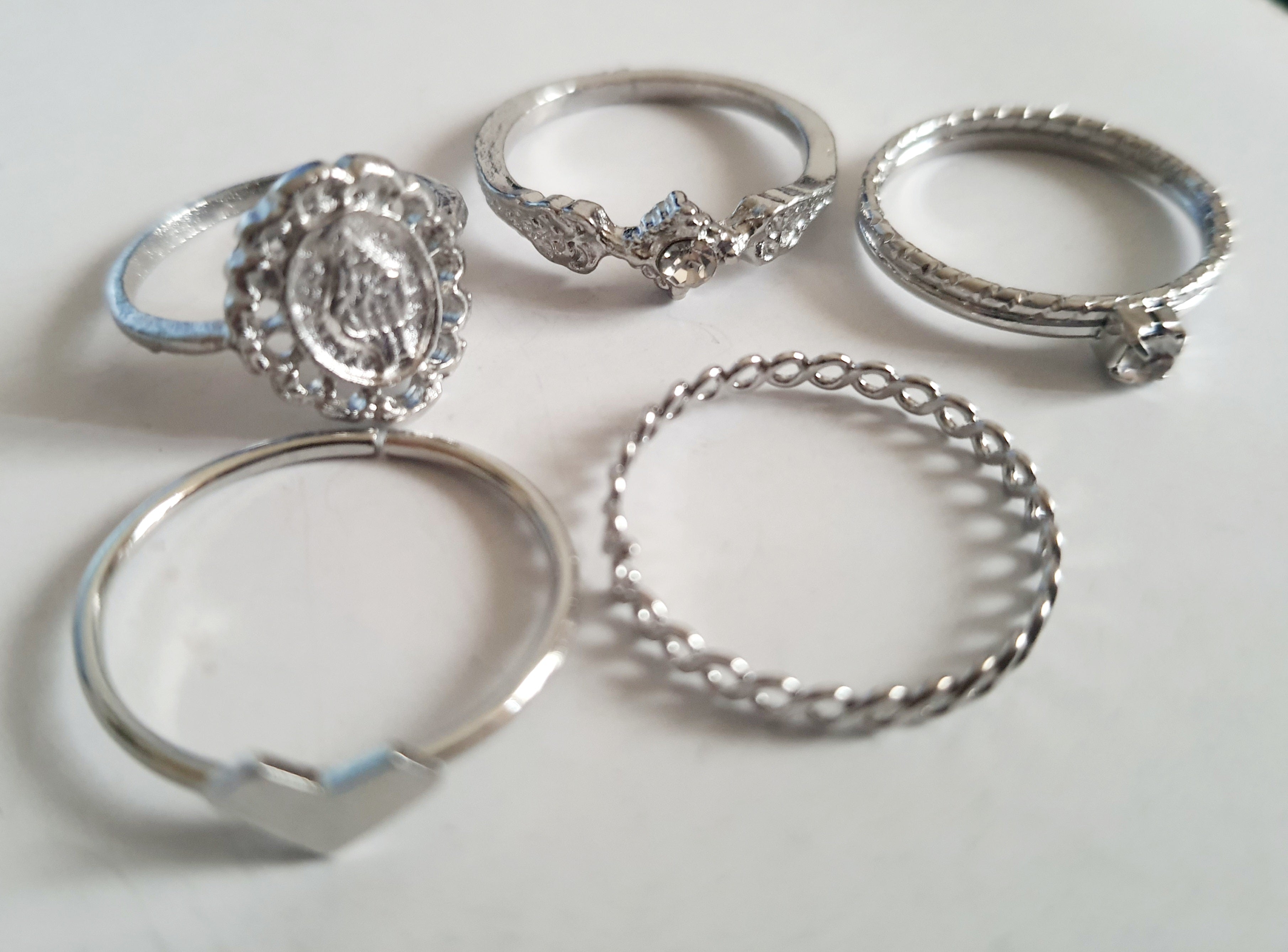 Textured gold ring – minimalist industrial style 18 mm