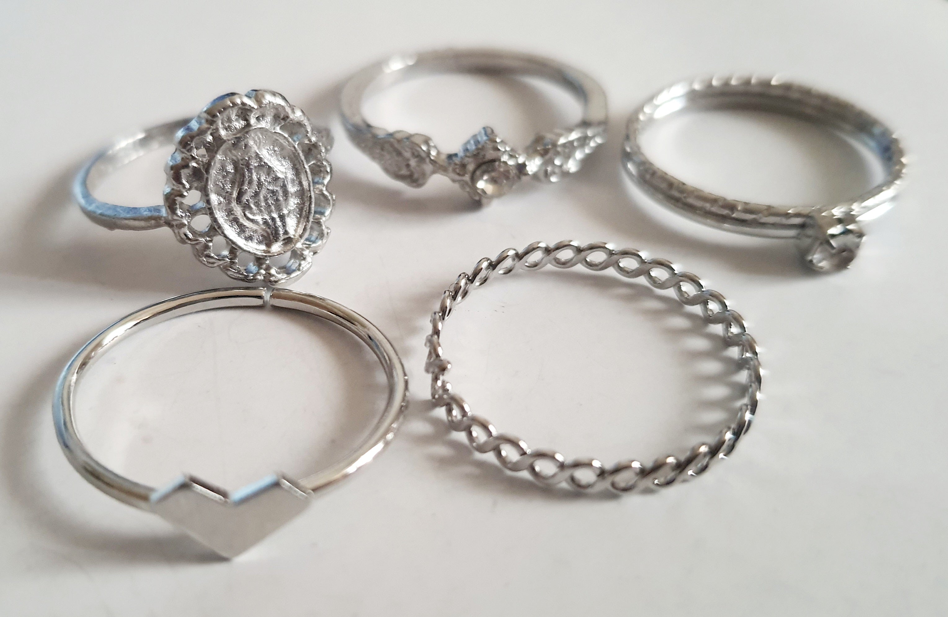 Textured gold ring – minimalist industrial style 18 mm