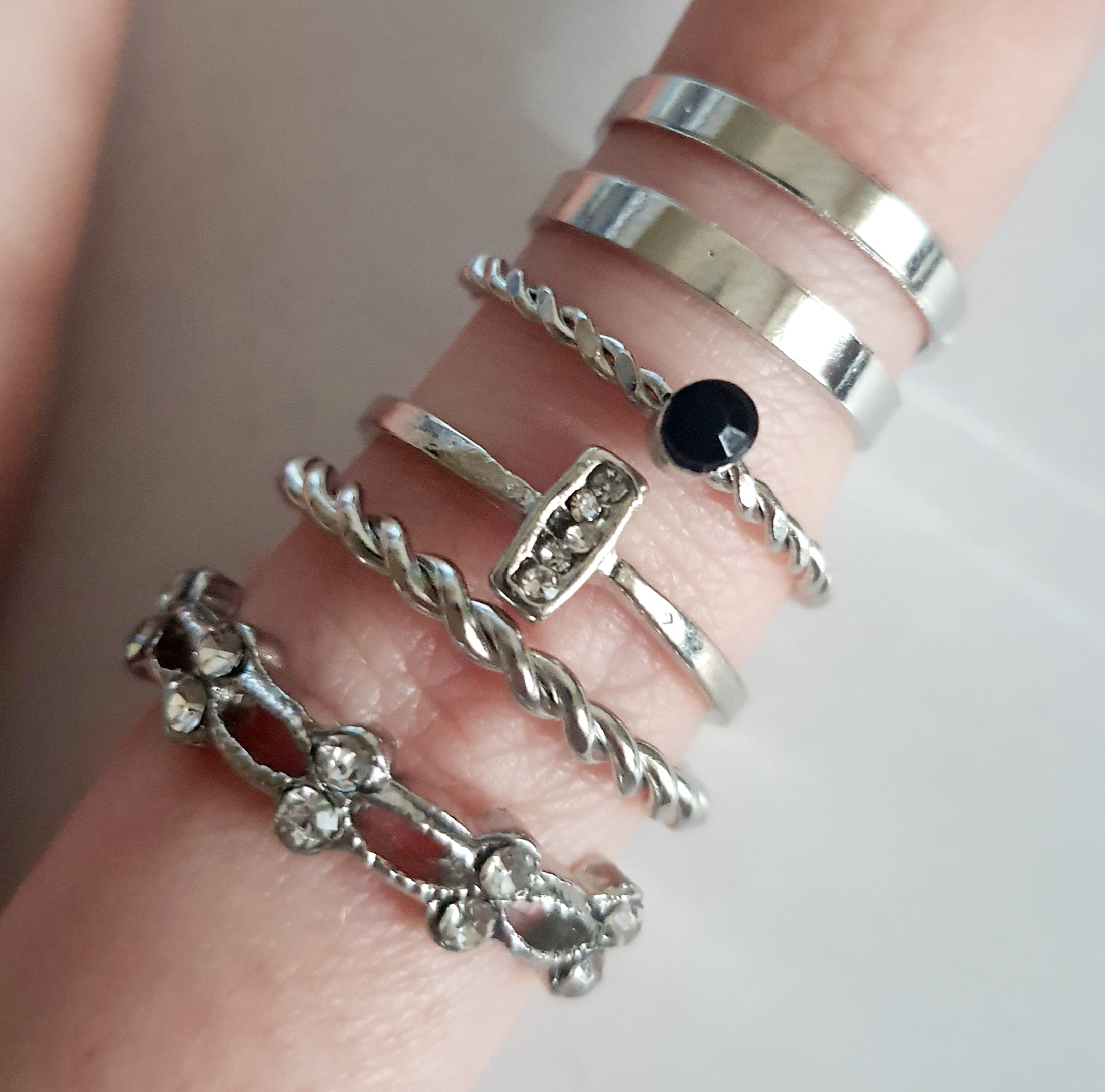 Textured gold ring – minimalist industrial style 18 mm