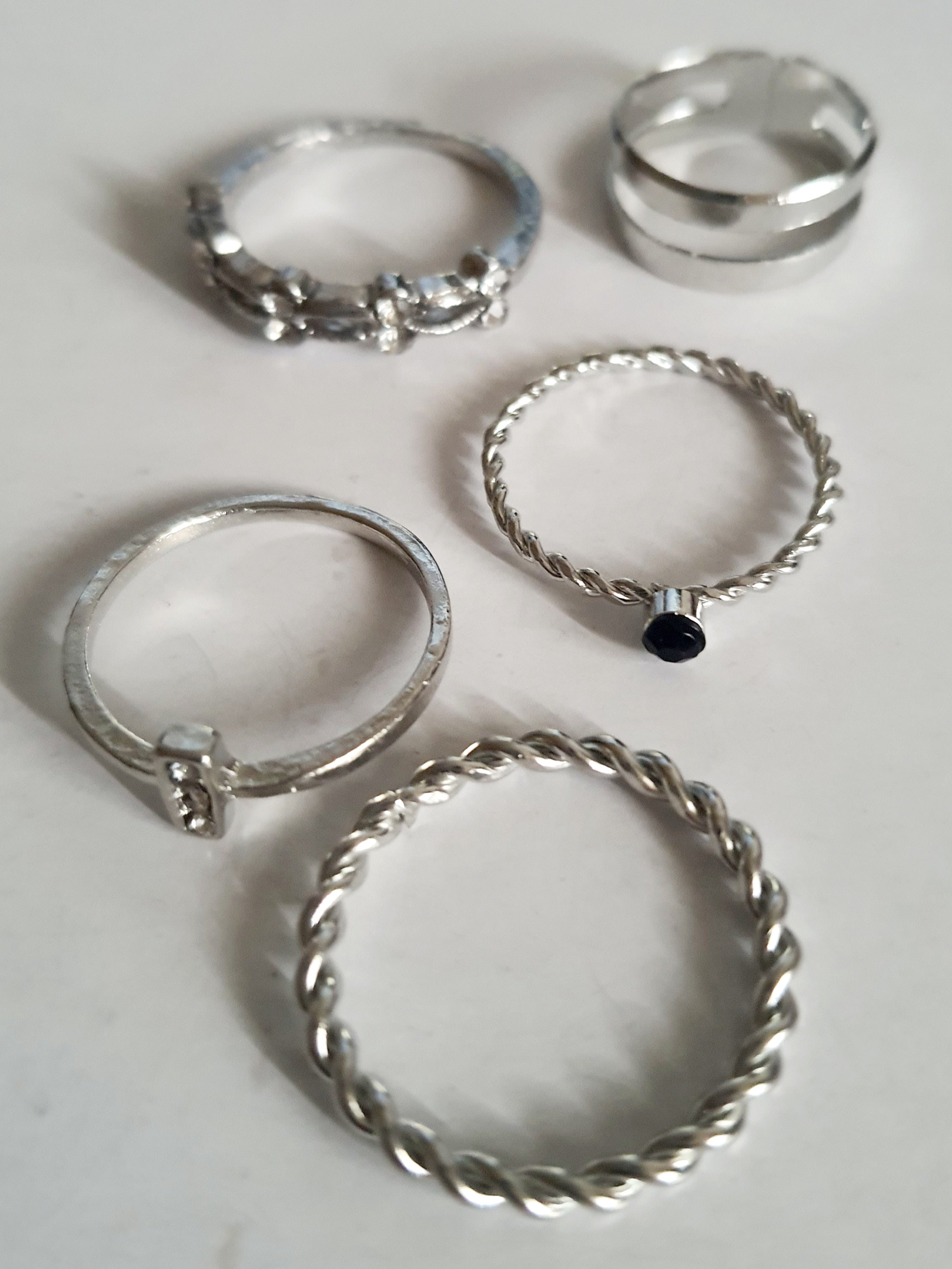 Textured gold ring – minimalist industrial style 18 mm