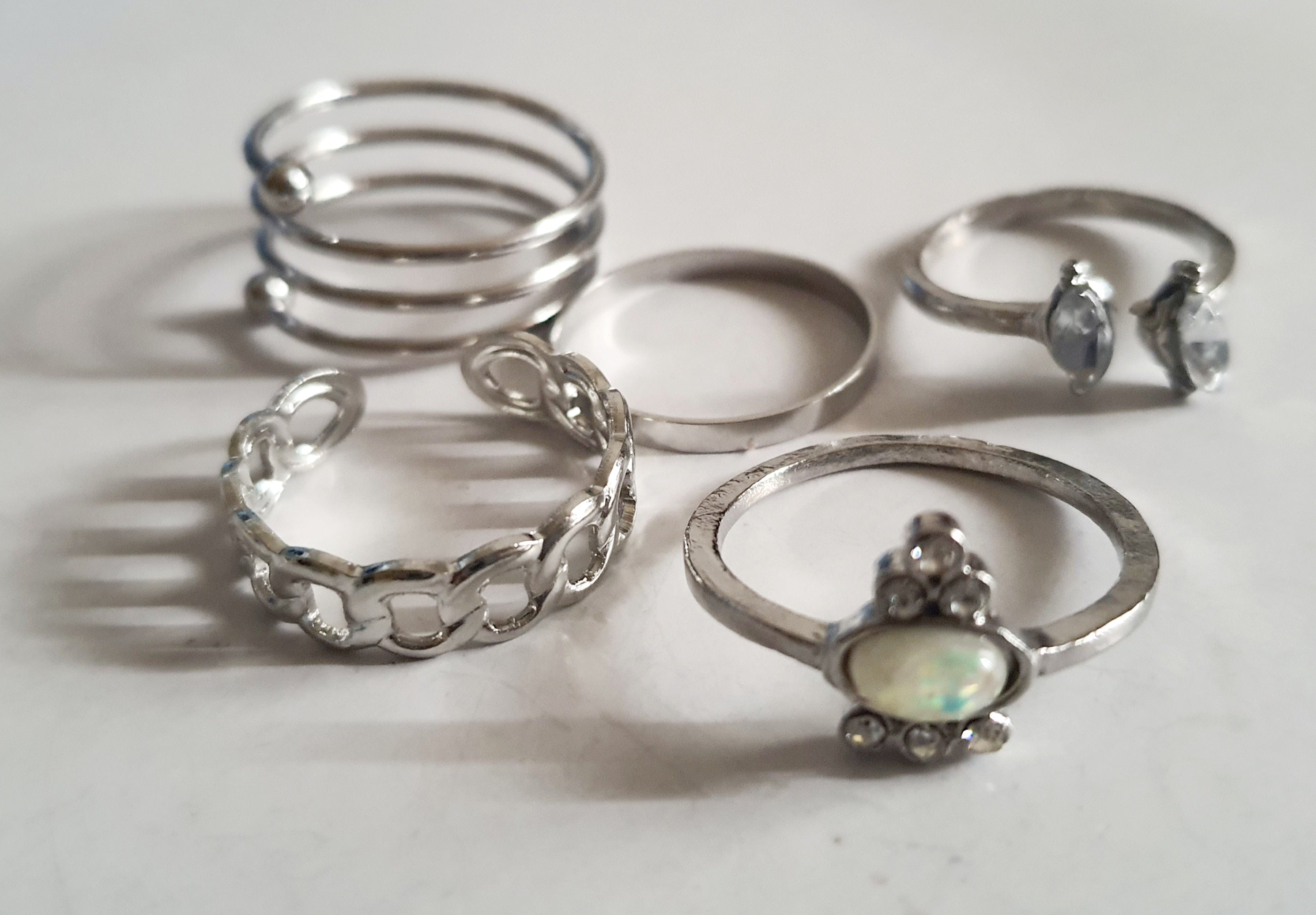 Textured gold ring – minimalist industrial style 18 mm