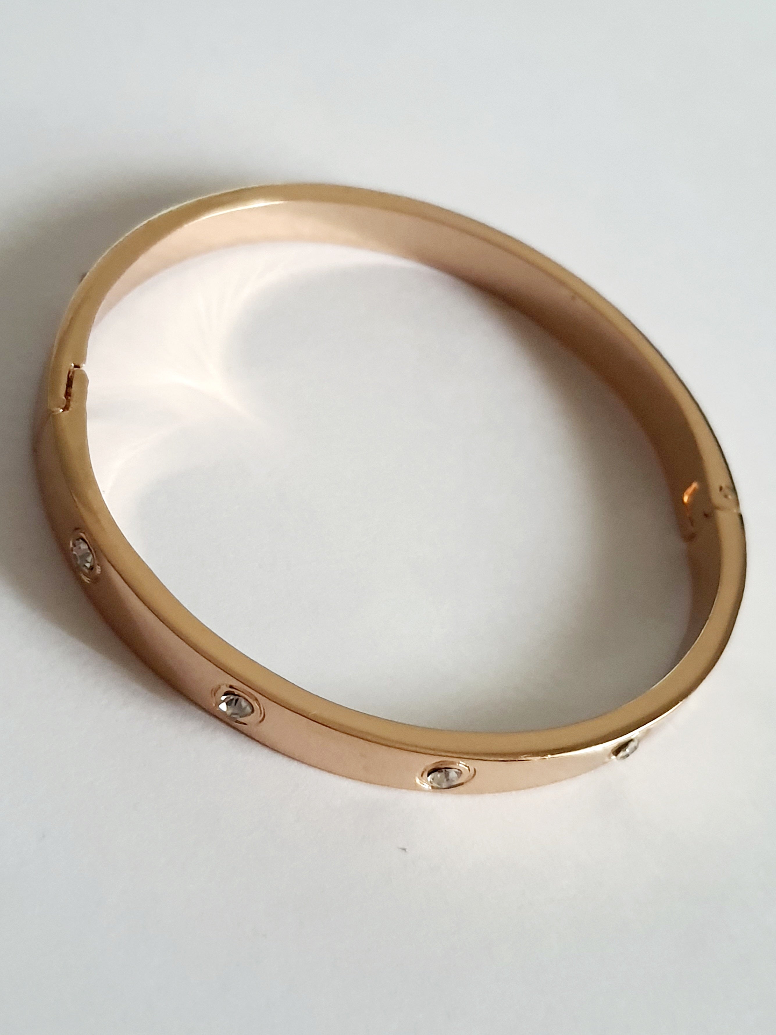 Luksusowa bransoletka z połyskującymi kamieniami w bardzo eleganckim stylu. stal nierdzewna, stal chirurgiczna rougebizu