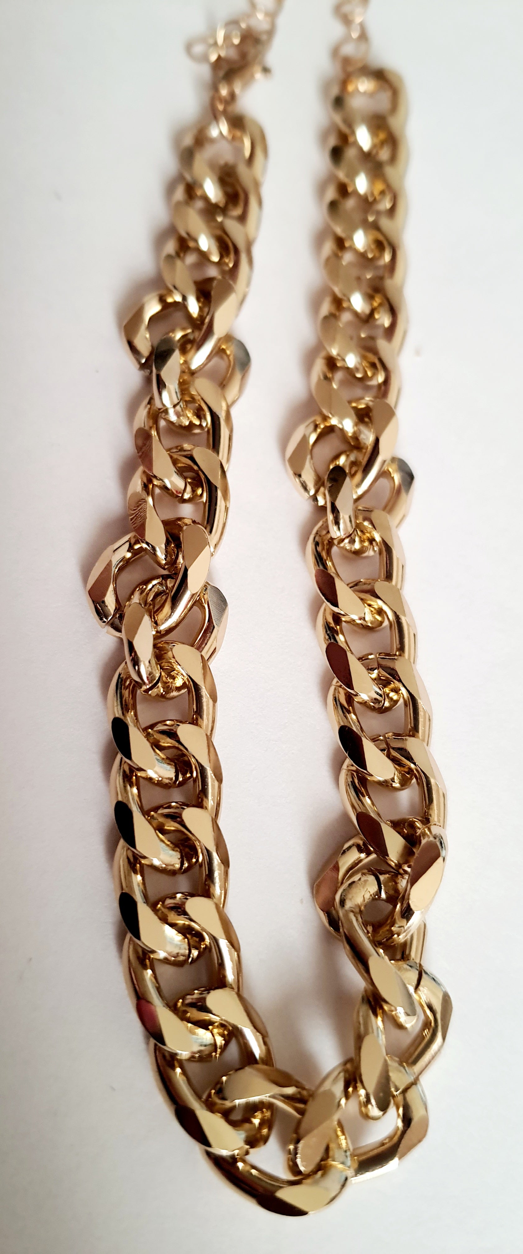 Złota bransoletka w splocie pancerka, stal chirurgiczna, długość 23–28 cm, stal nierdzewna, wodoodporne, hipoalergiczne, jakość premium, elegancki połysk, Rouge Bizu.