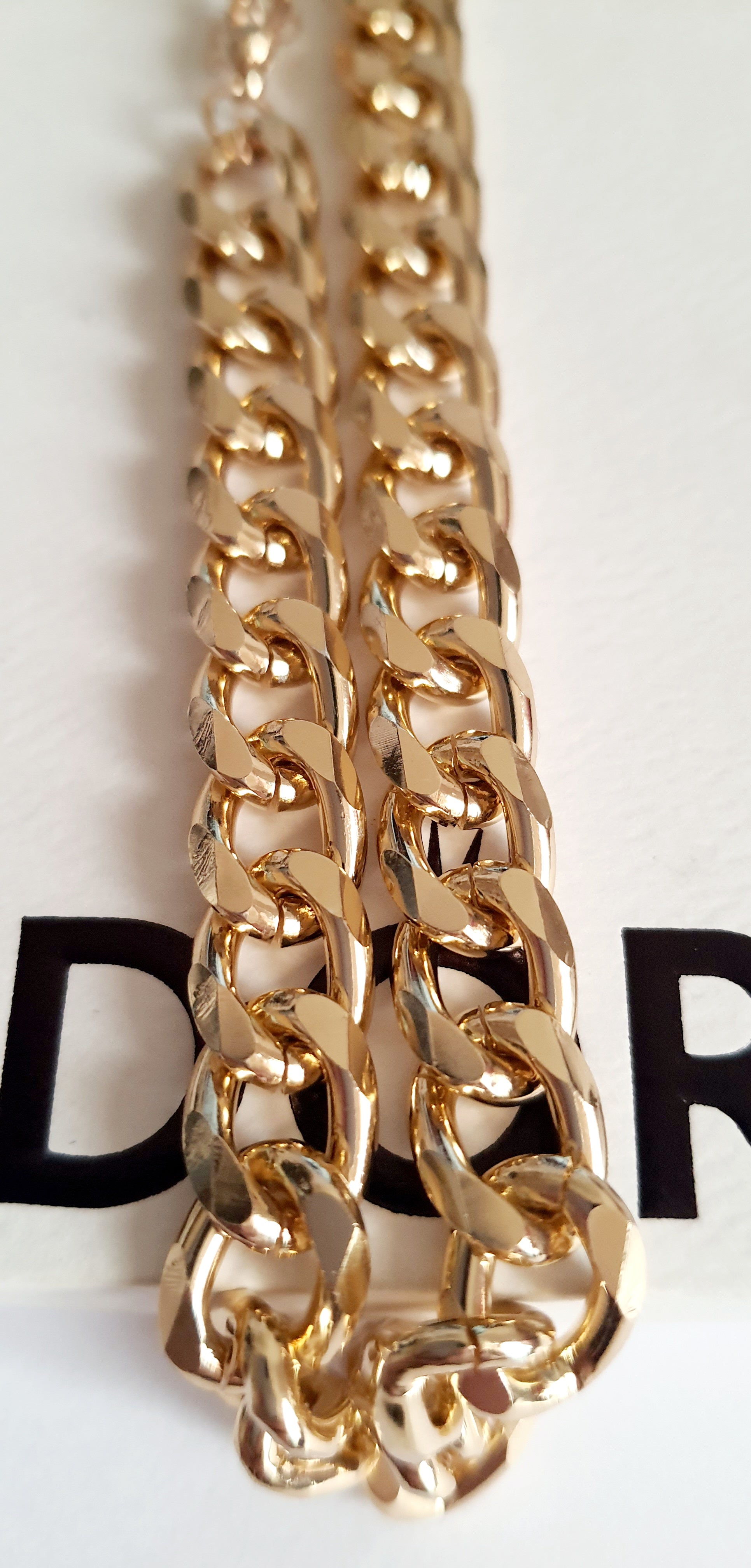 Złota bransoletka w splocie pancerka, stal chirurgiczna, długość 23–28 cm, stal nierdzewna, wodoodporne, hipoalergiczne, jakość premium, elegancki połysk, Rouge Bizu.