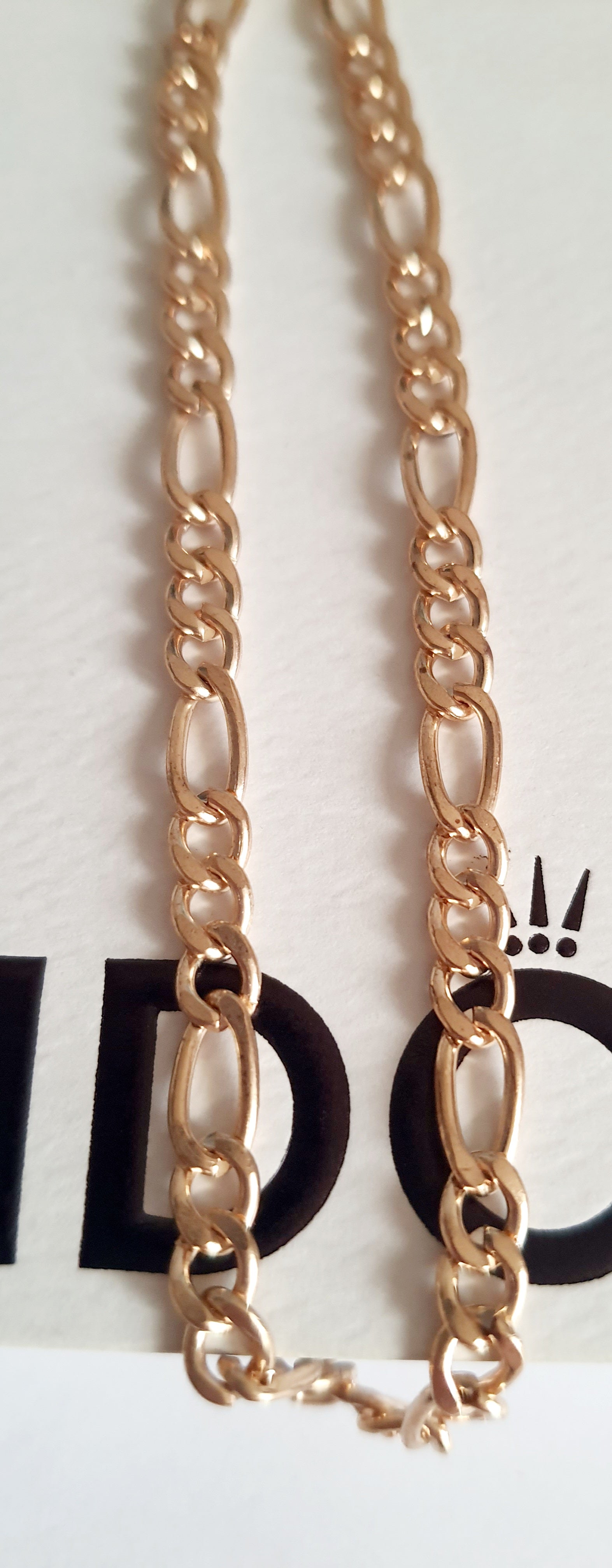 Złota bransoletka w splocie figaro, długość 23–28 cm, stal chirurgiczna, stal nierdzewna, wodoodporne, hipoalergiczne, jakość premium, delikatny połysk, Rouge Bizu.