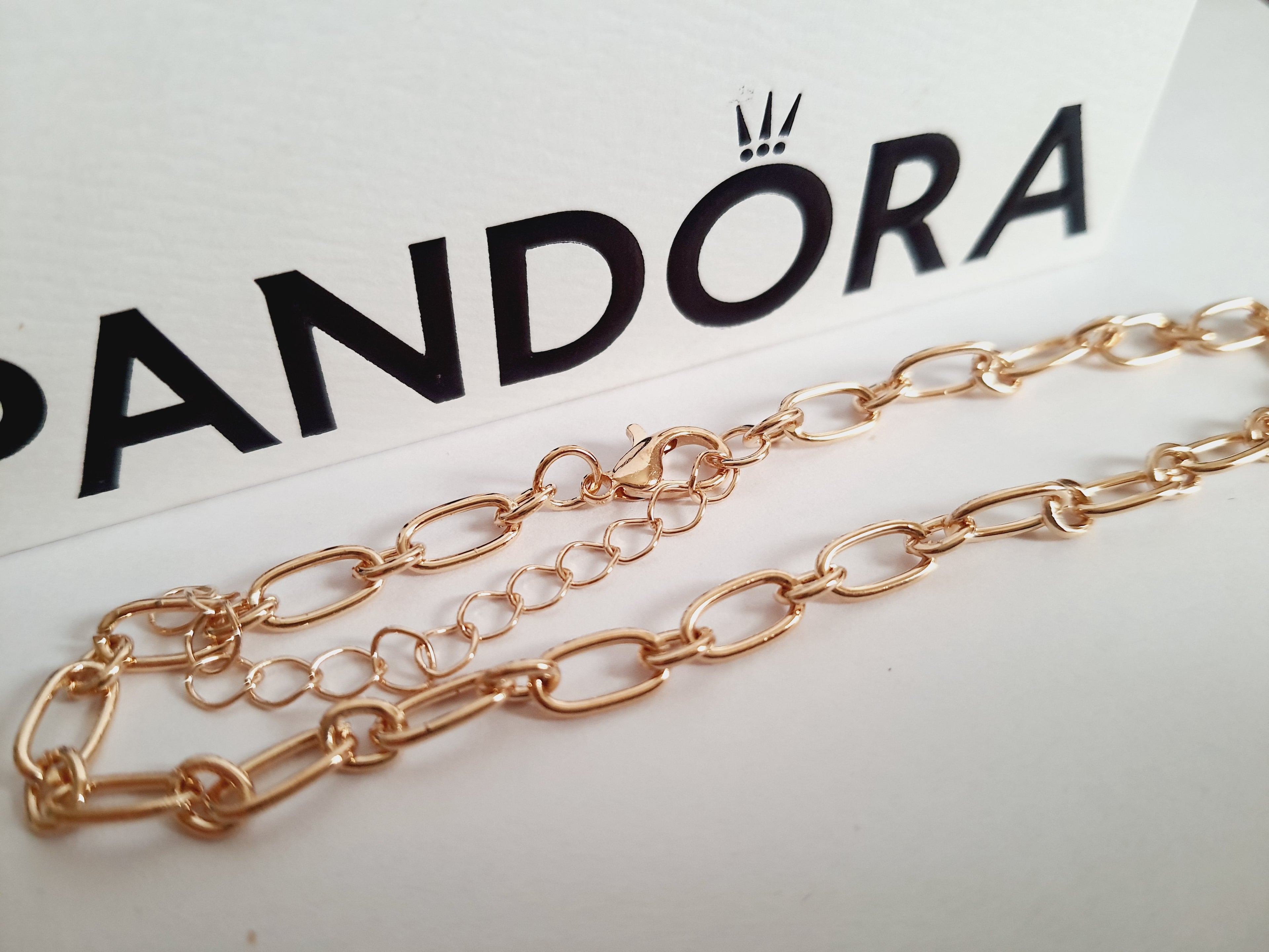 Złota bransoletka w splocie ogniwa, długość 23–28 cm, stal chirurgiczna, stal nierdzewna, wodoodporne, hipoalergiczne, jakość premium, elegancki połysk, Rouge Bizu.