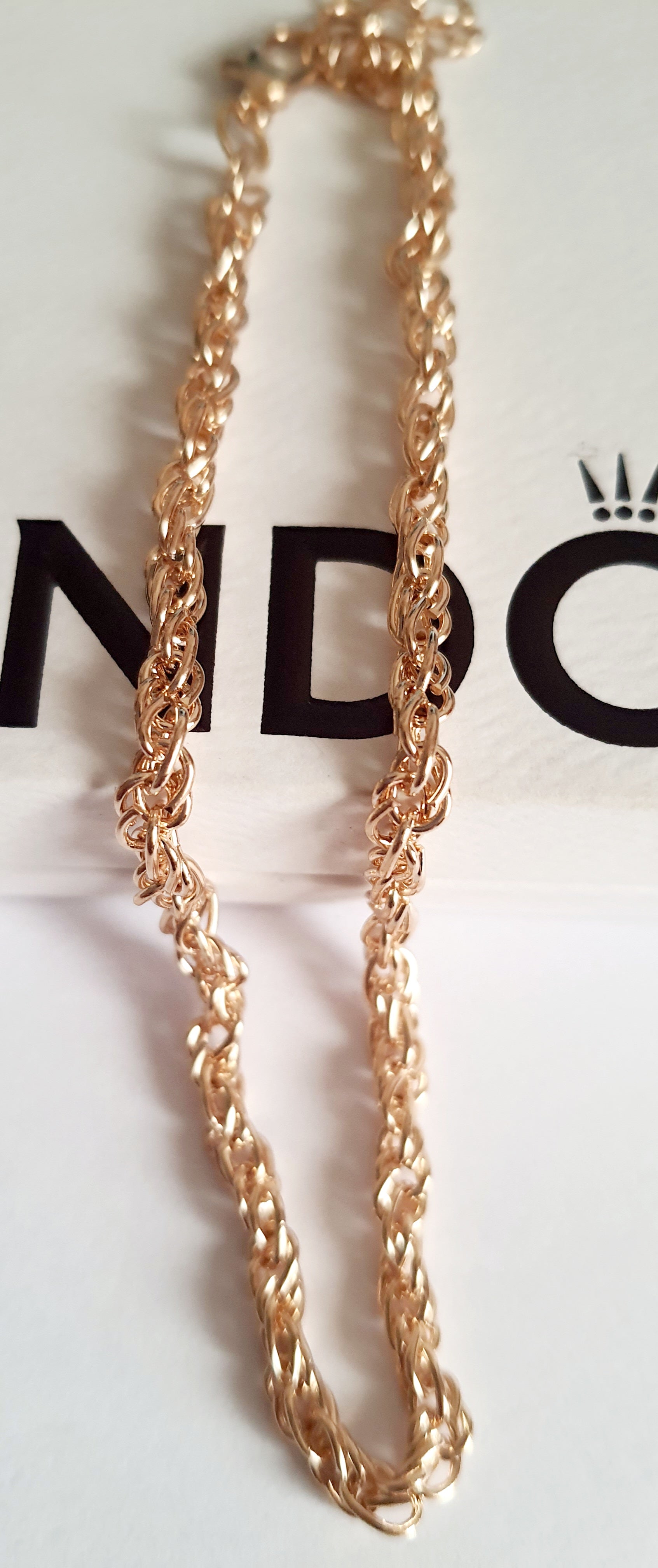 Złota bransoletka w splocie liny, długość 23–28 cm, stal chirurgiczna, stal nierdzewna, wodoodporne, hipoalergiczne, jakość premium, elegancki połysk, Rouge Bizu.