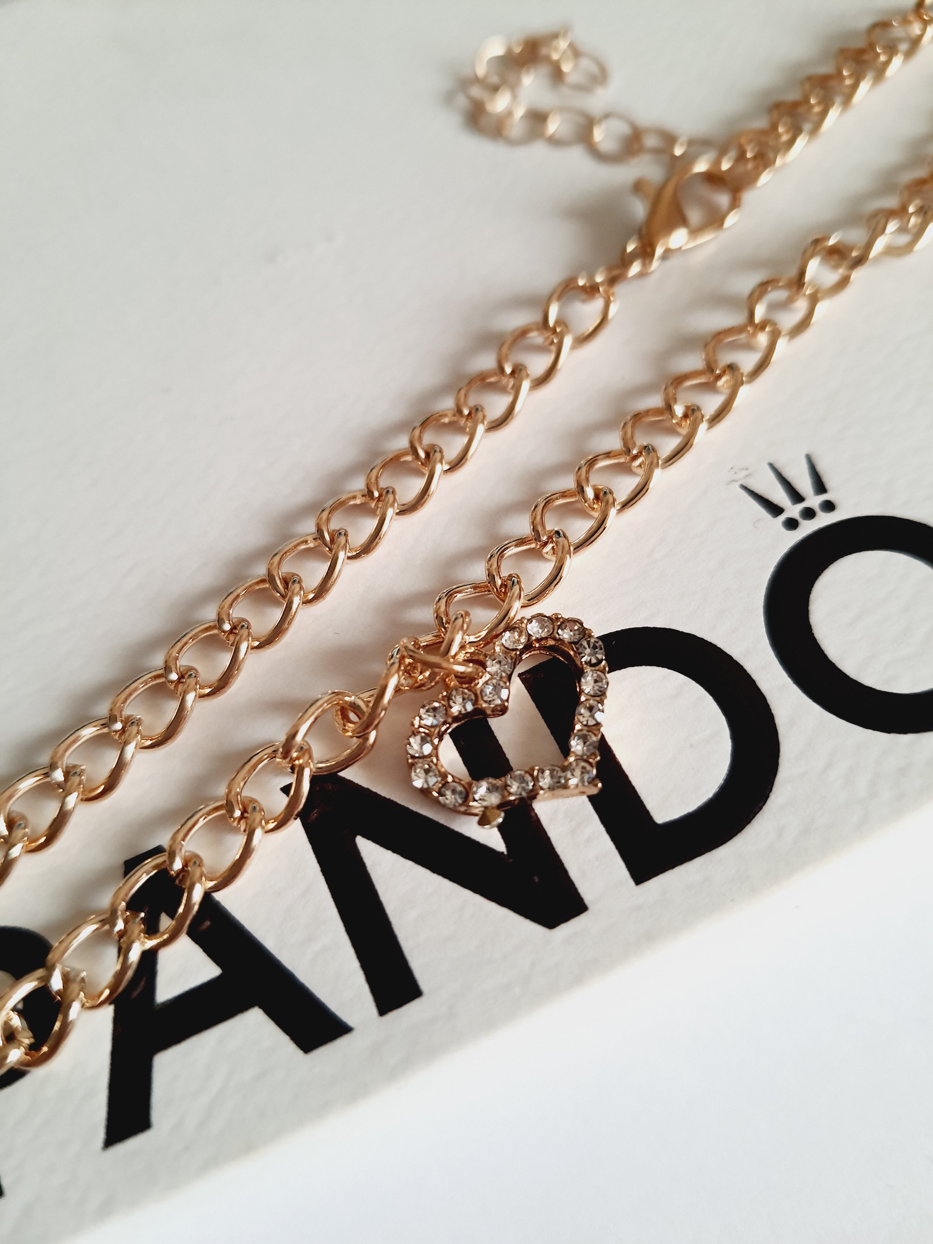 Złota bransoletka z zawieszką serce wysadzanym cyrkoniami, długość 23–28 cm, stal chirurgiczna, stal nierdzewna, wodoodporne, hipoalergiczne, jakość premium, romantyczna elegancja, Rouge Bizu.