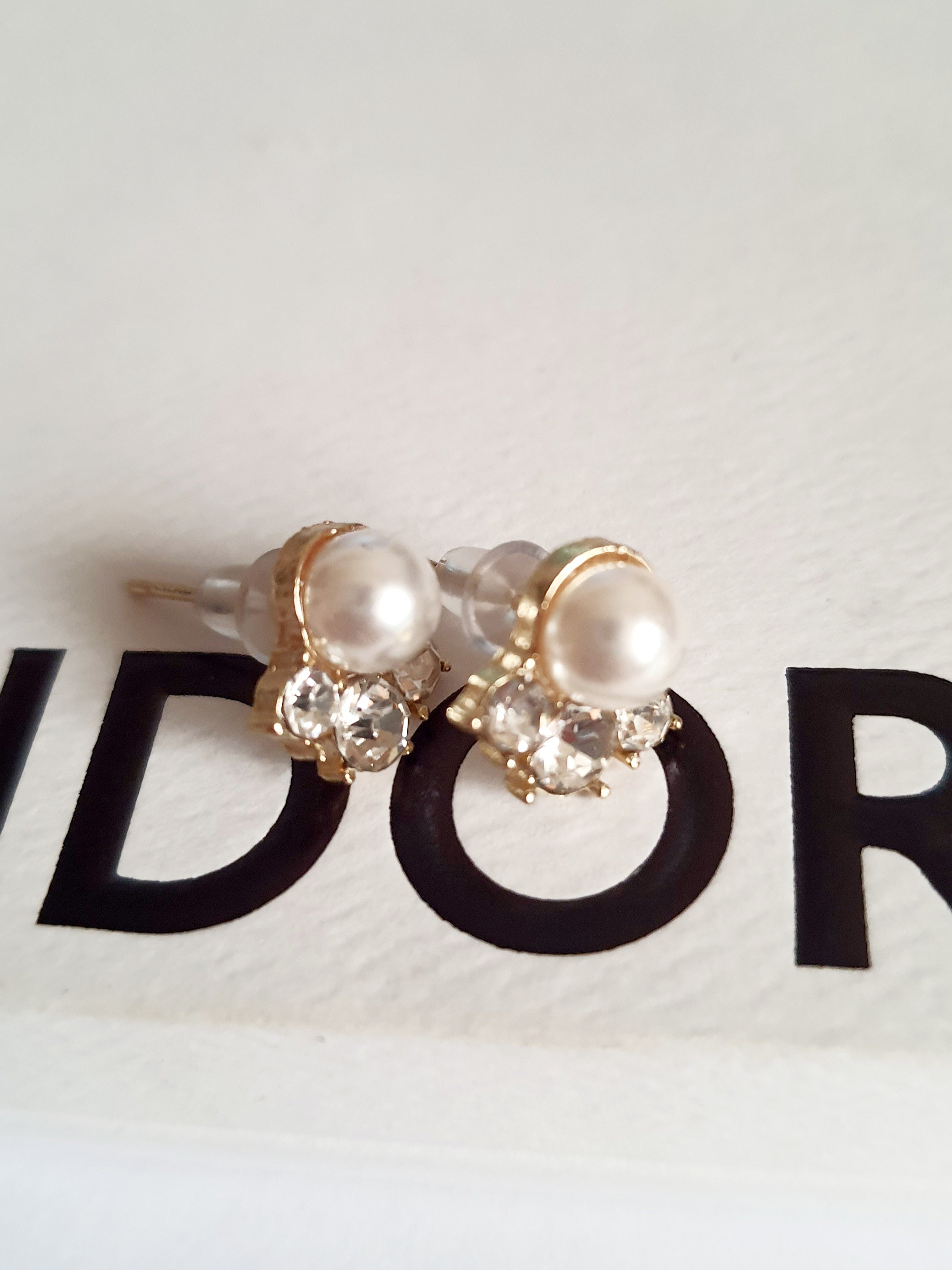 Biżuteria damska RougeBizu – komplet złotych kolczyków z perłami, wkrętki z perełkami, 1,5cm, kolczyki koła hoops średnica 5cm. stal nierdzewna. rouge bizu