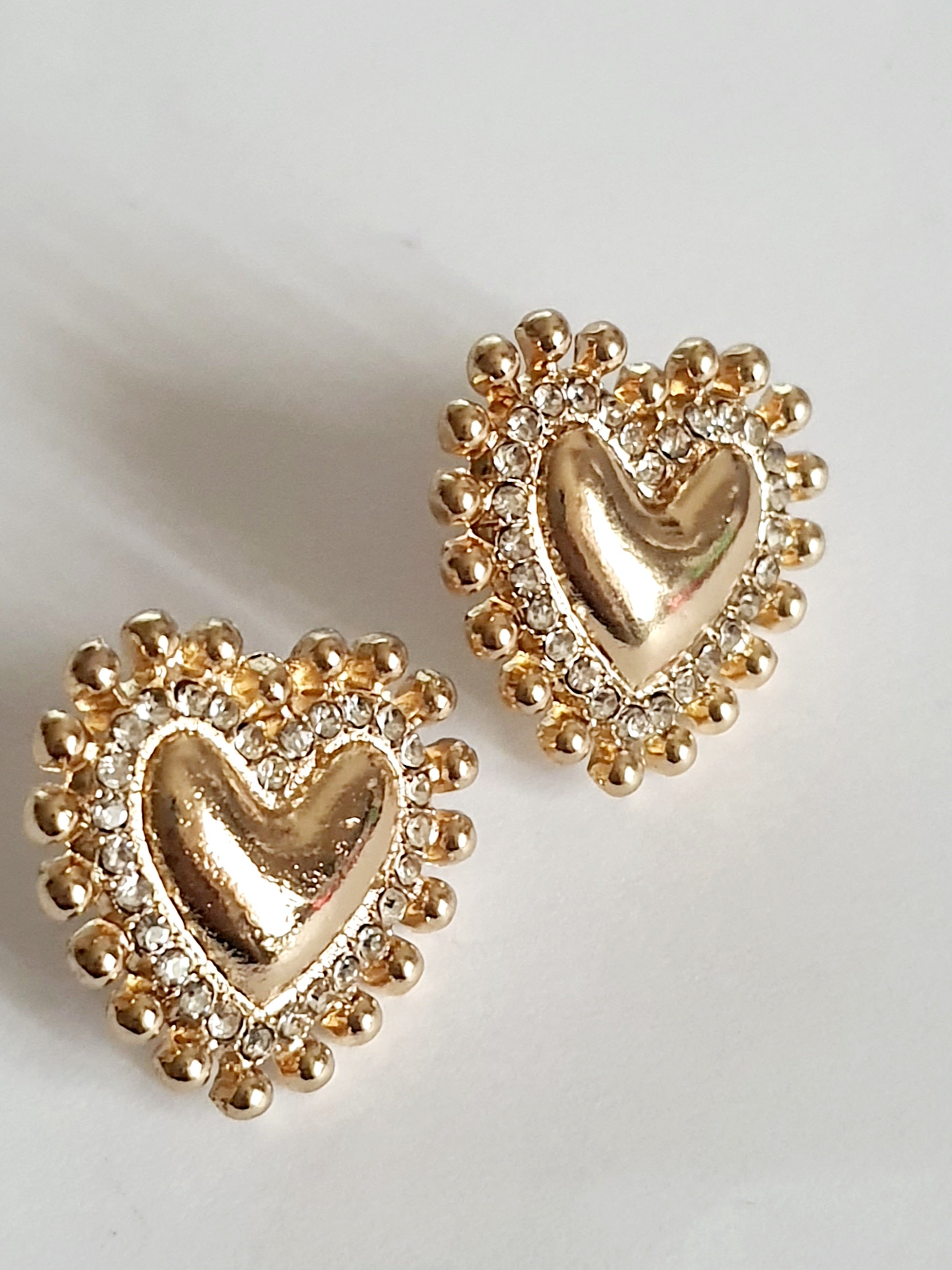 Złote kolczyki w kształcie serca z cyrkoniami w stylu ex voto, z cyrkoniami
ROUGE BIZU